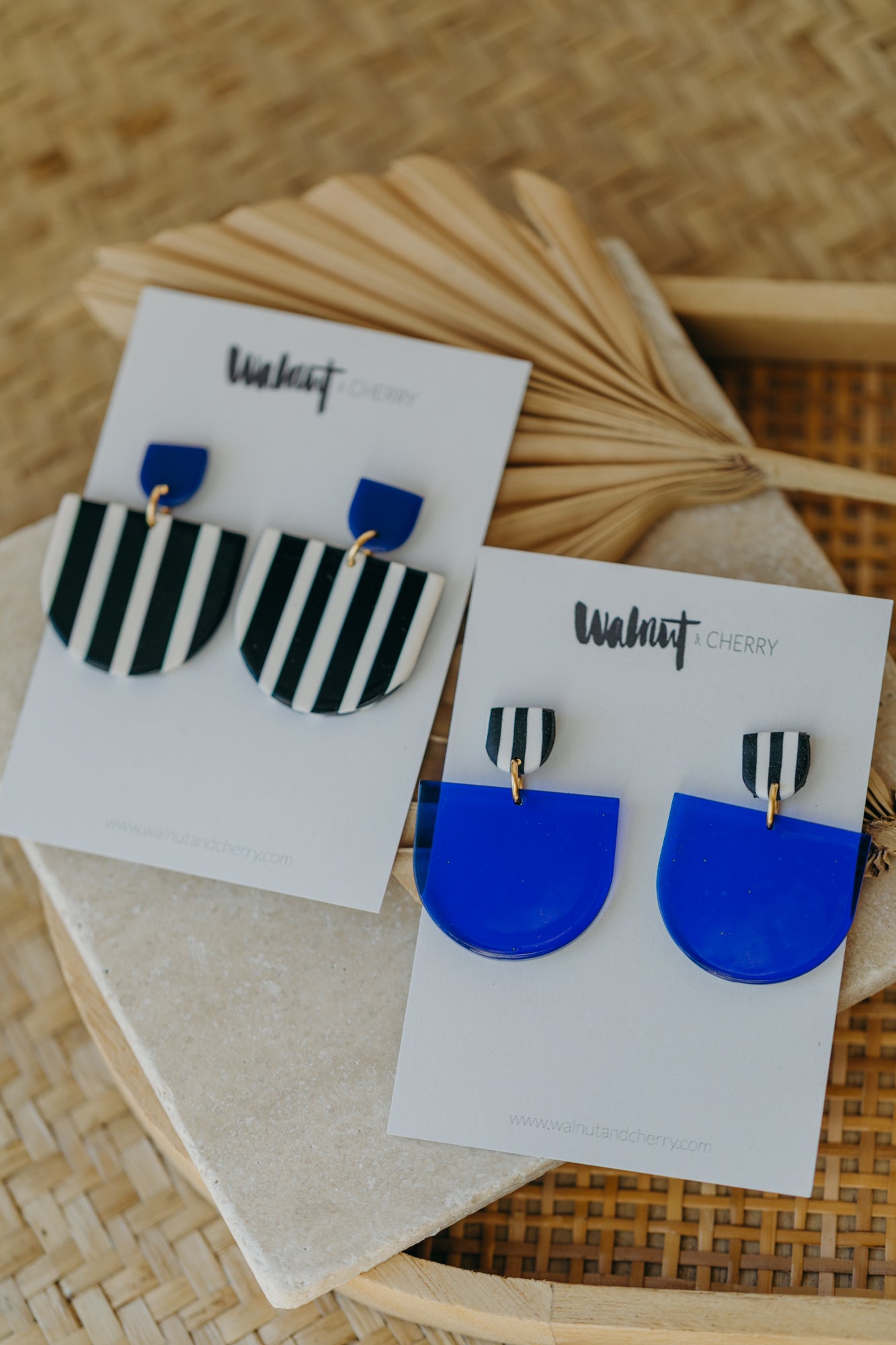 MELA - Statement Ohrringe in kornblumenblau & schwarz-weiß