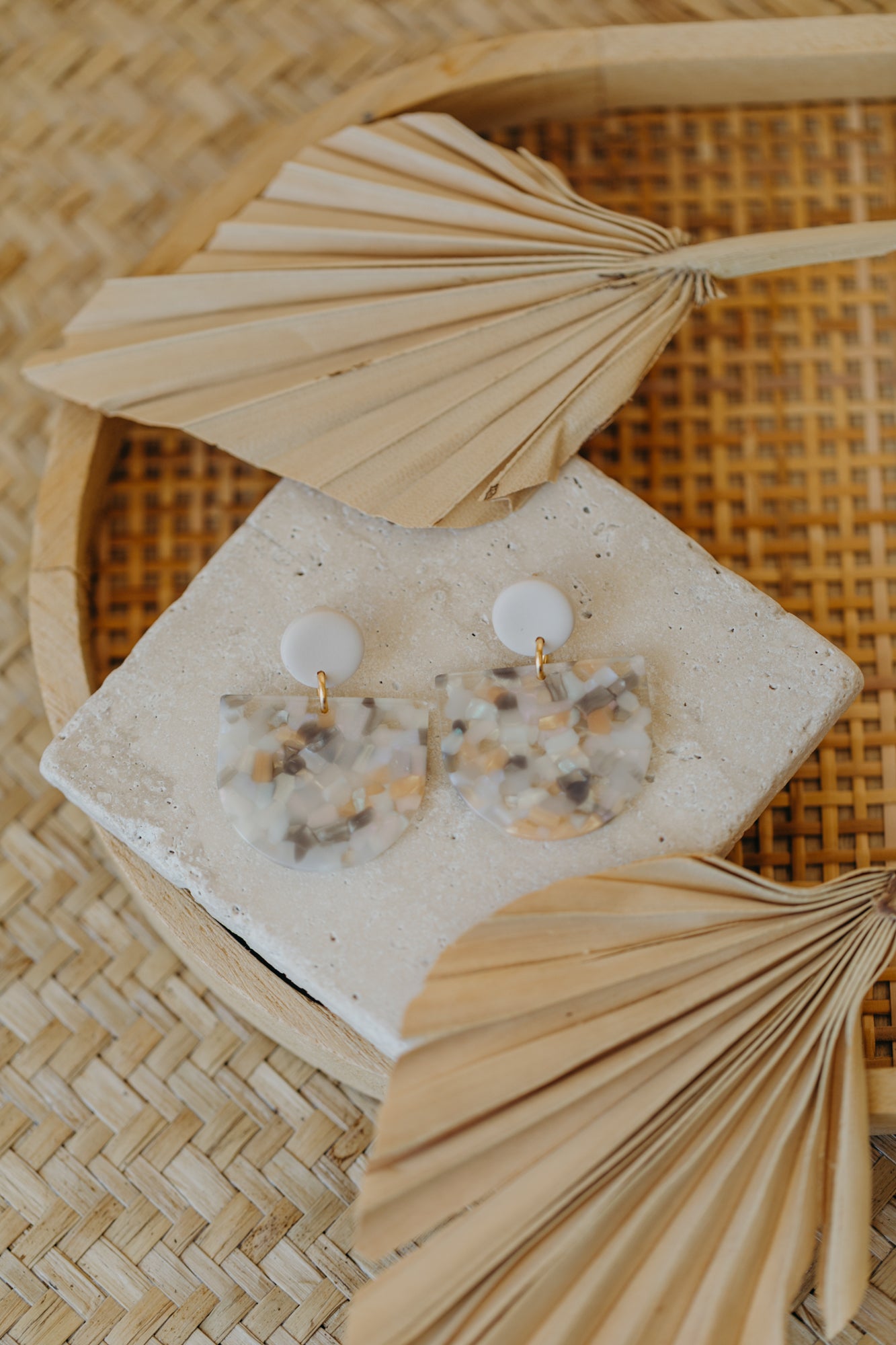 MELA - Statement Earrings in vanilla, beige & grey