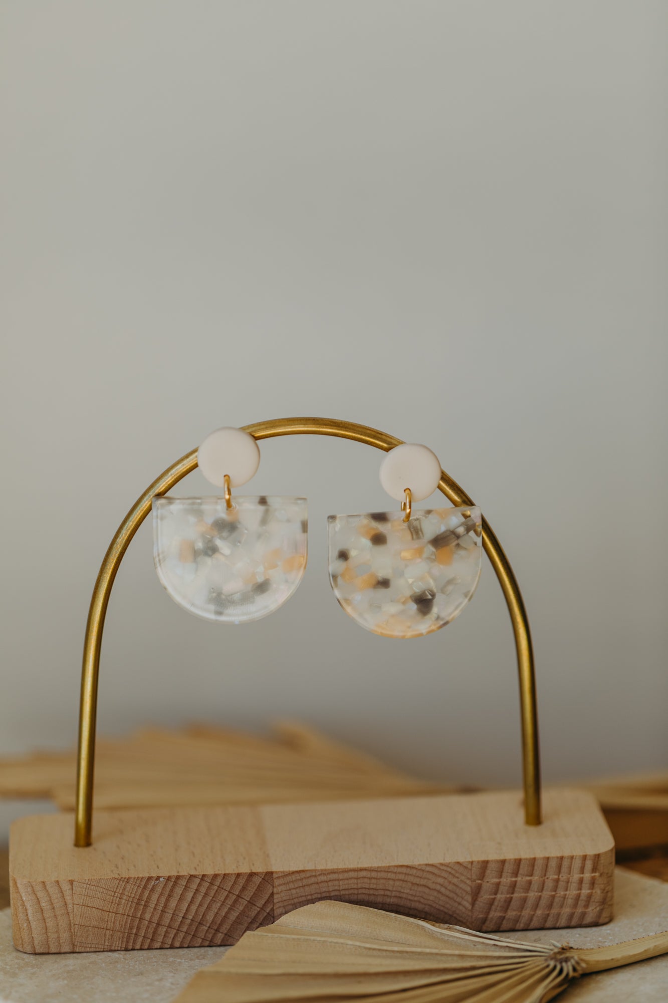 MELA - Statement Earrings in vanilla, beige & grey