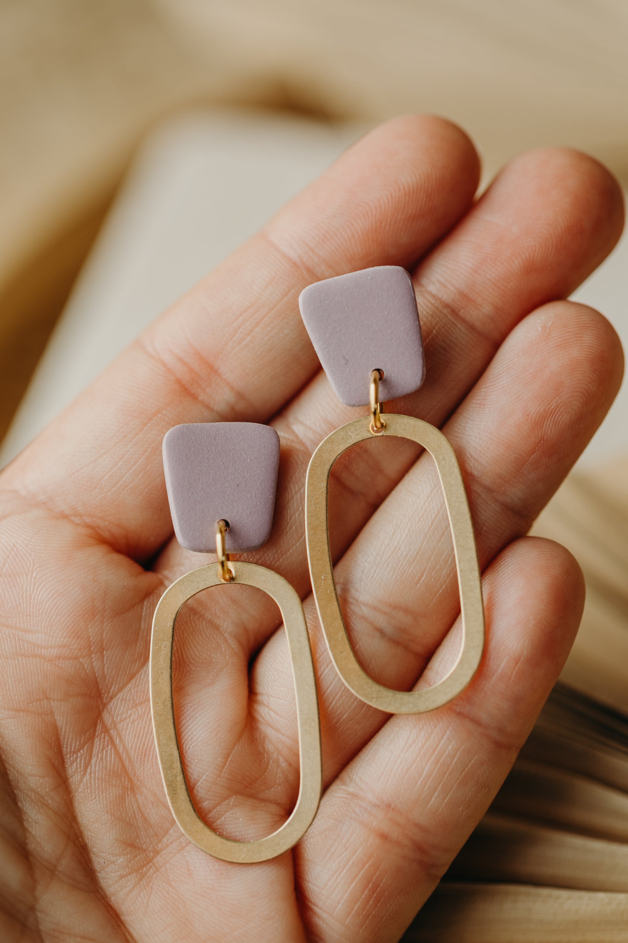 MIKU - Polymer Ton Ohrring in Flieder