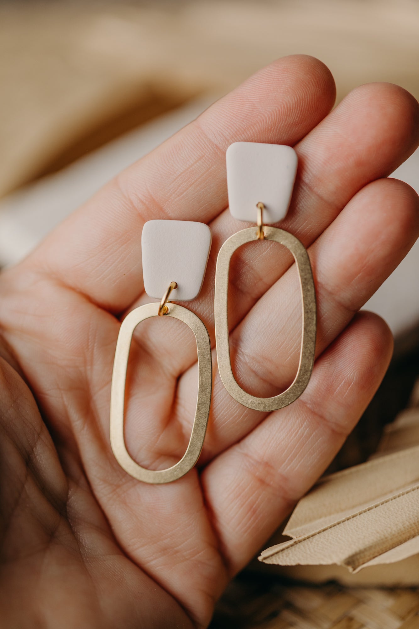 MIKU - Polymer Ton Ohrring in Vanille