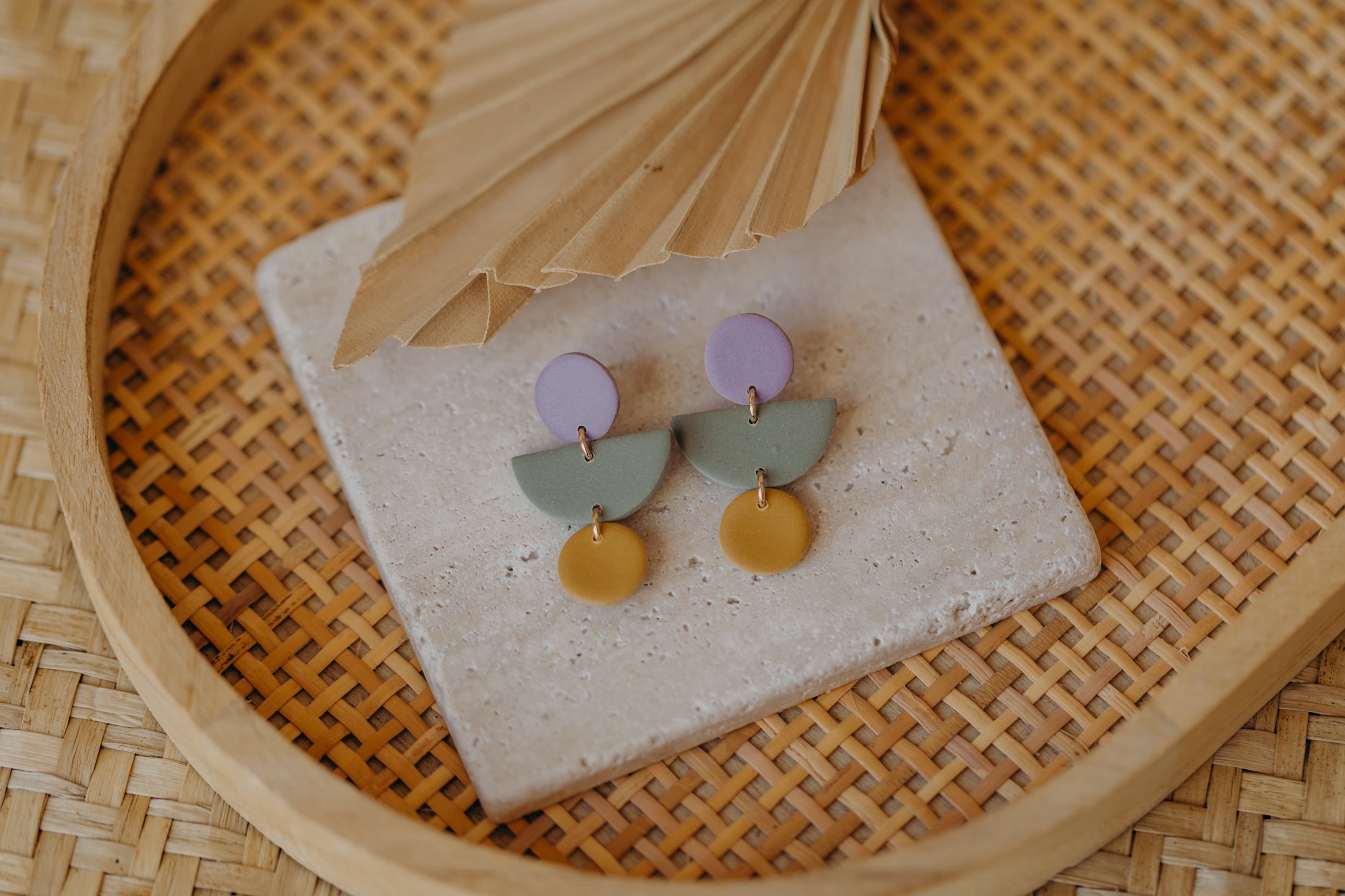 MAILIN - Polymer Ton Ohrringe in Hellem Lila, Eukalyptus Grün und softes Senfgelb