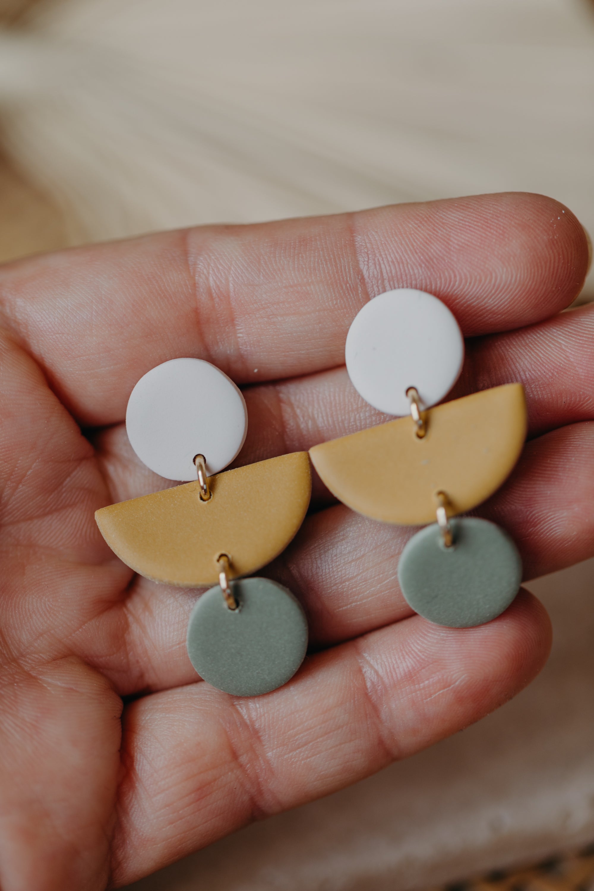 MAILIN - Polymer Ton Ohrringe in Vanille, softes Senfgelb und Eukalyptus Grün