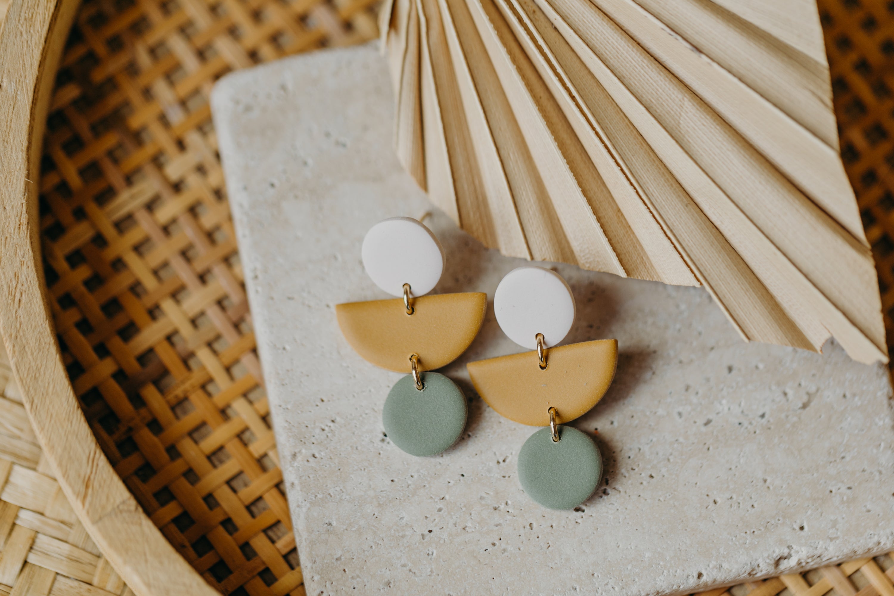 MAILIN - Polymer Ton Ohrringe in Vanille, softes Senfgelb und Eukalyptus Grün