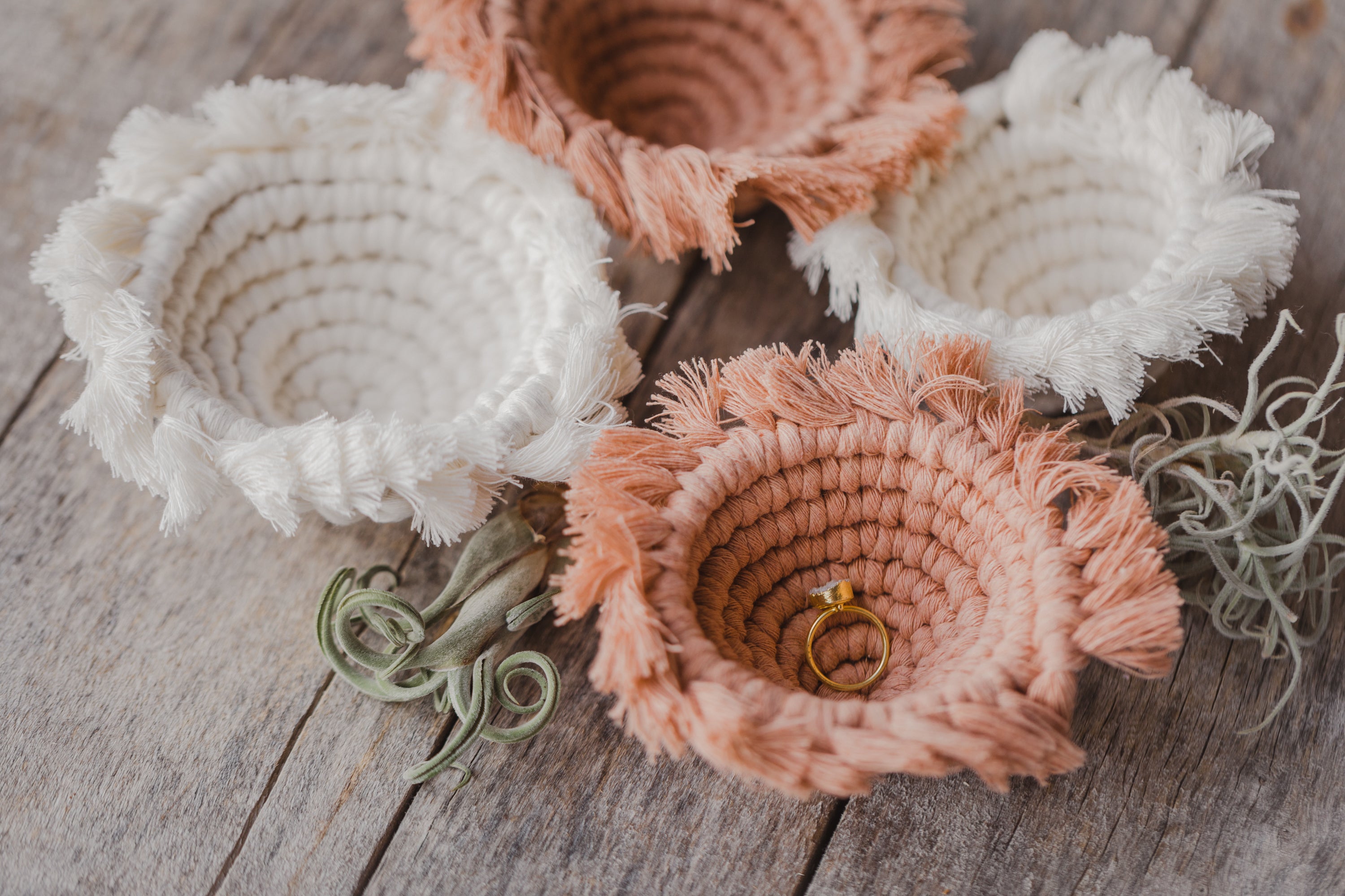 Macrame ring bowl in old pink
