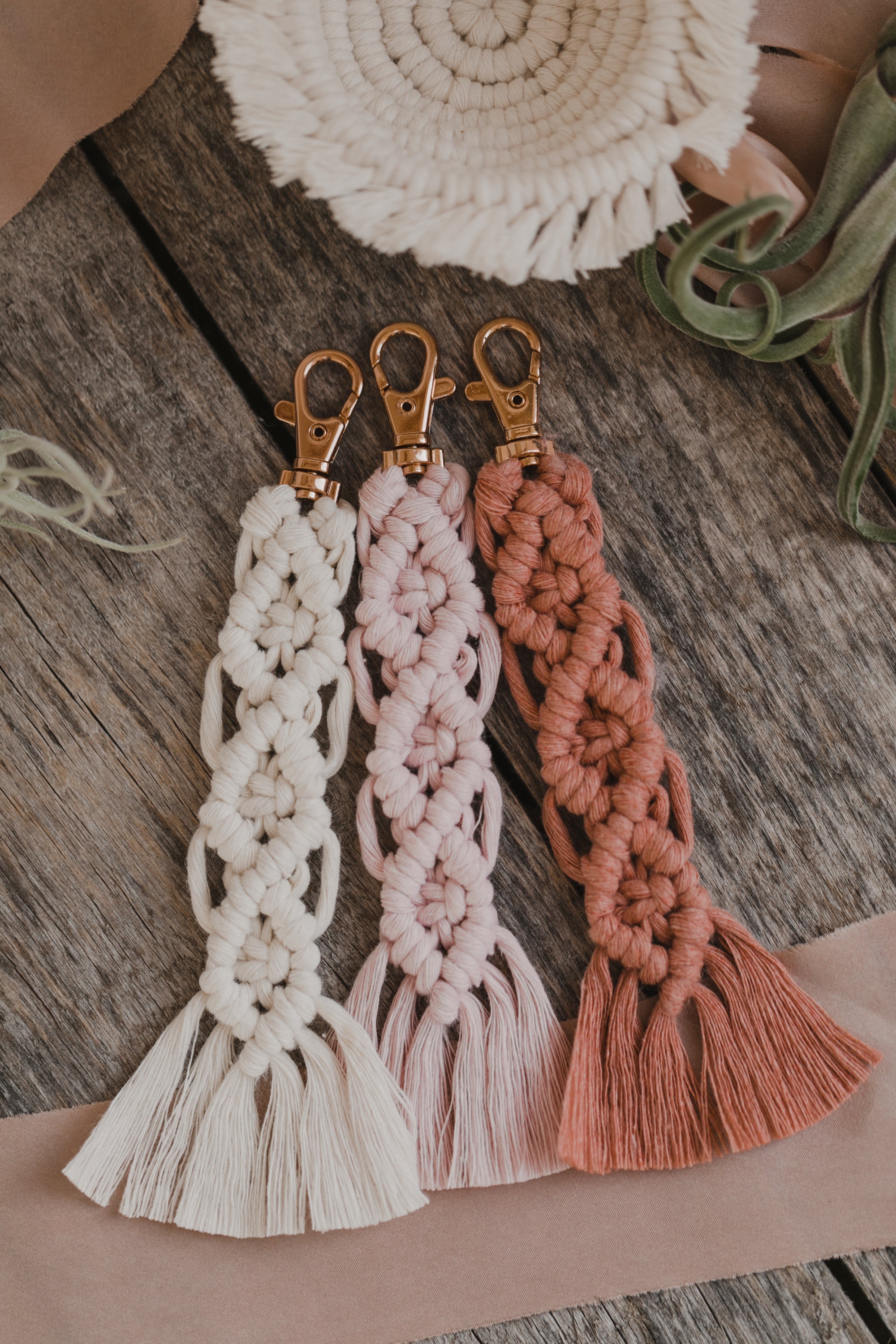 ROSE Macrame Keychain Set