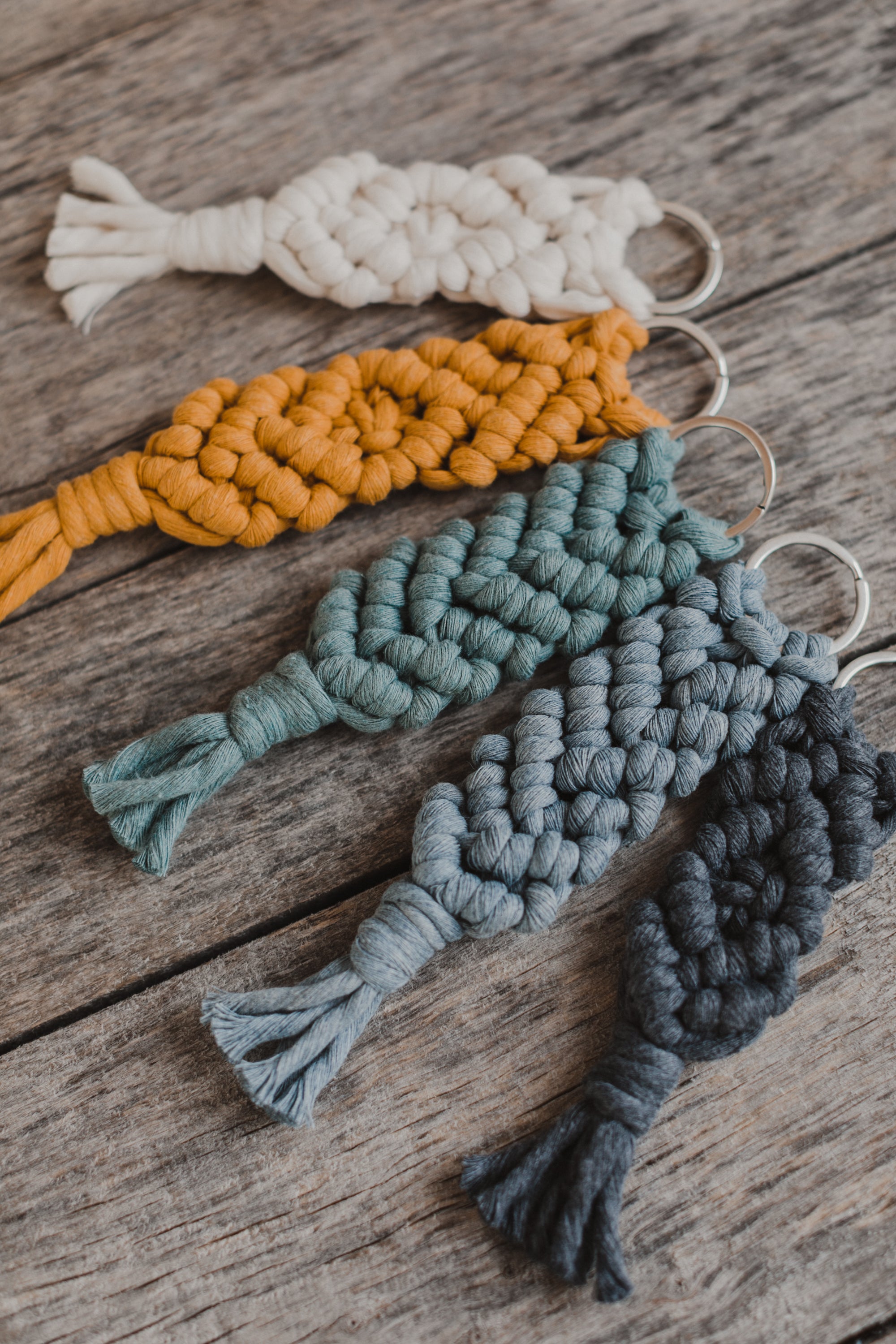 LUCAS - Macrame keychain