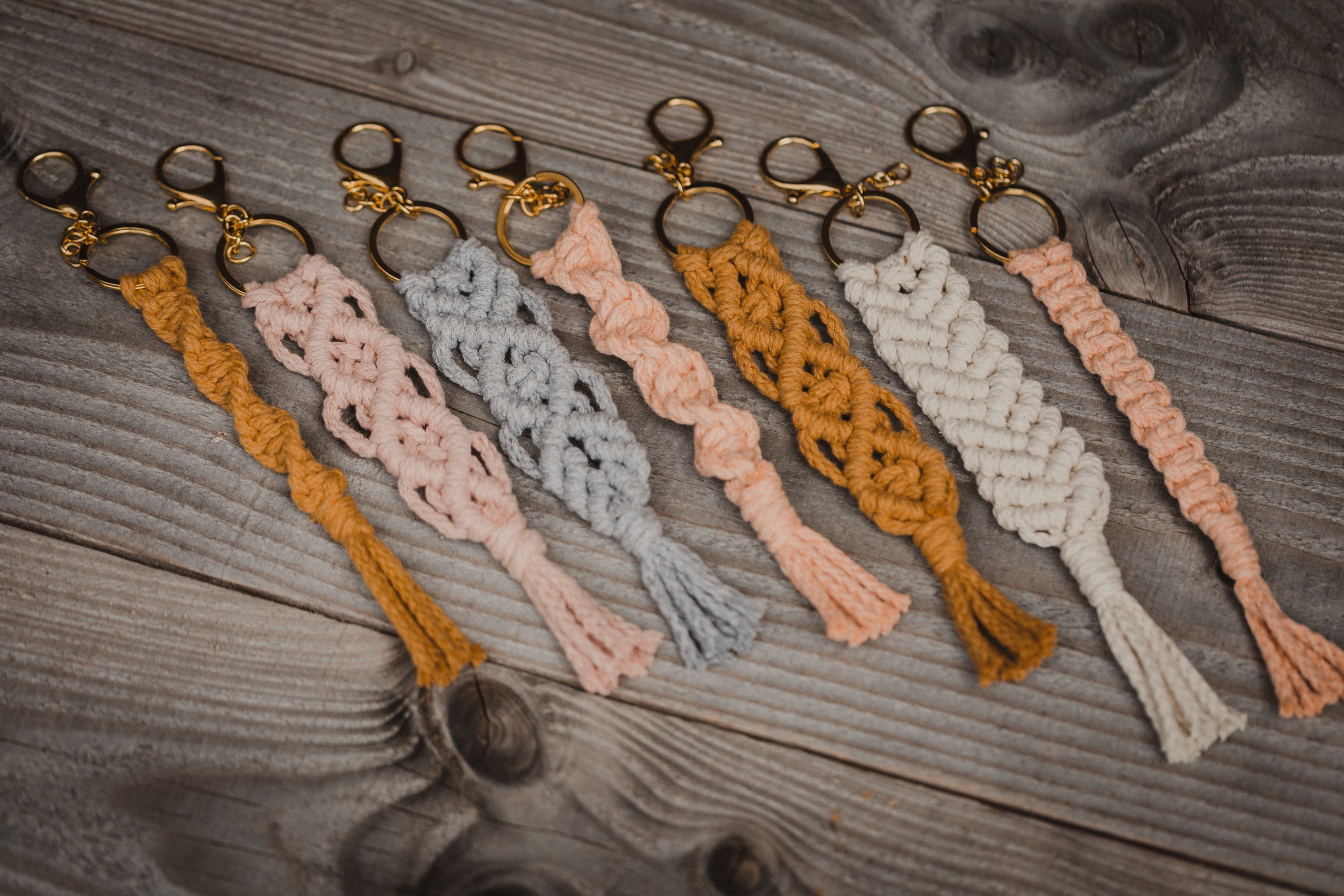 D - SUMMER macrame keychain
