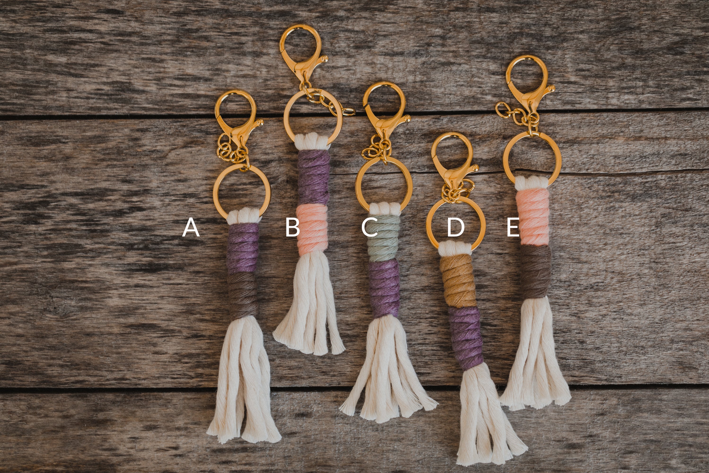 MONI - Macrame keychain