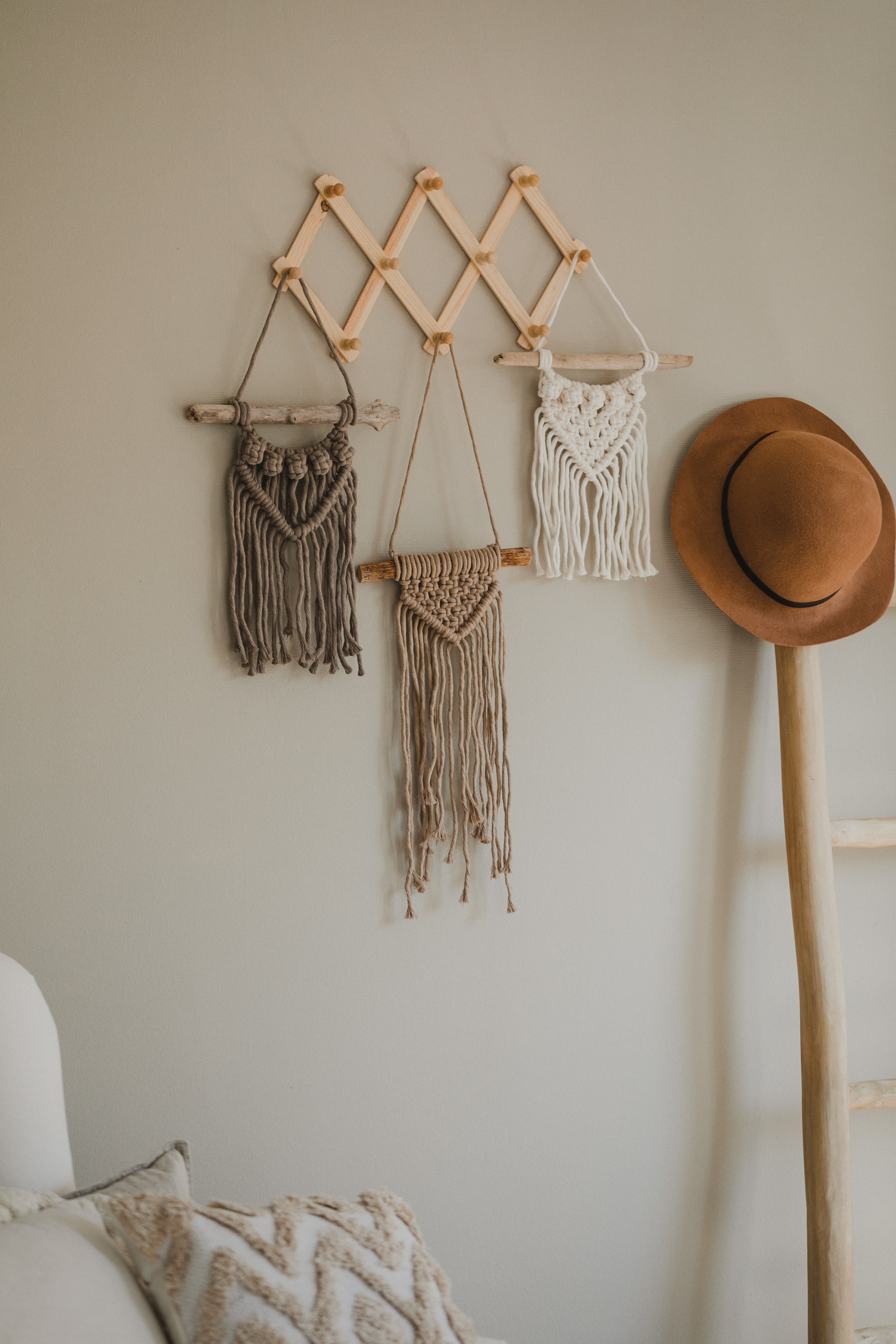 D - Macrame wall hanging sand