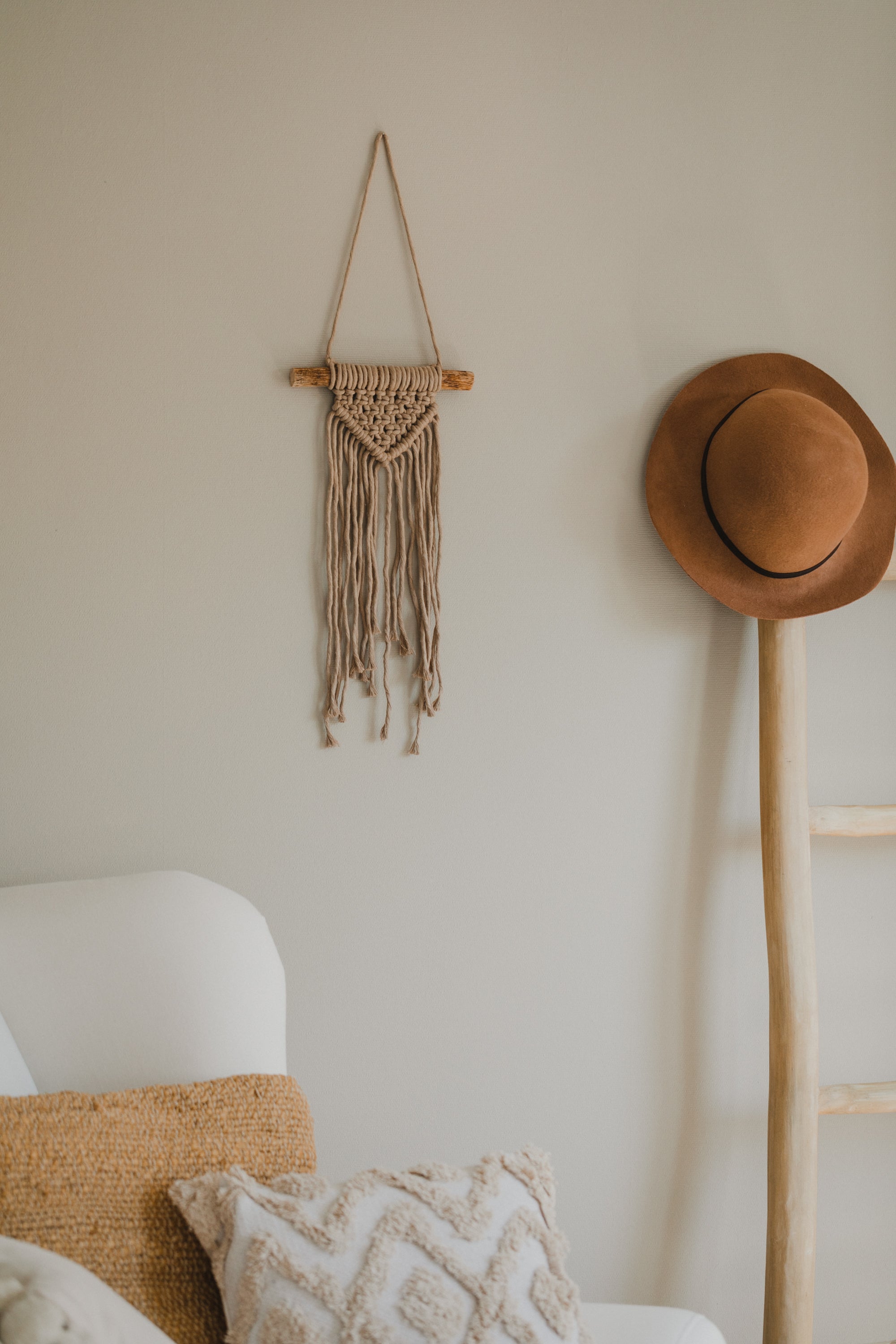 D - Macrame wall hanging sand