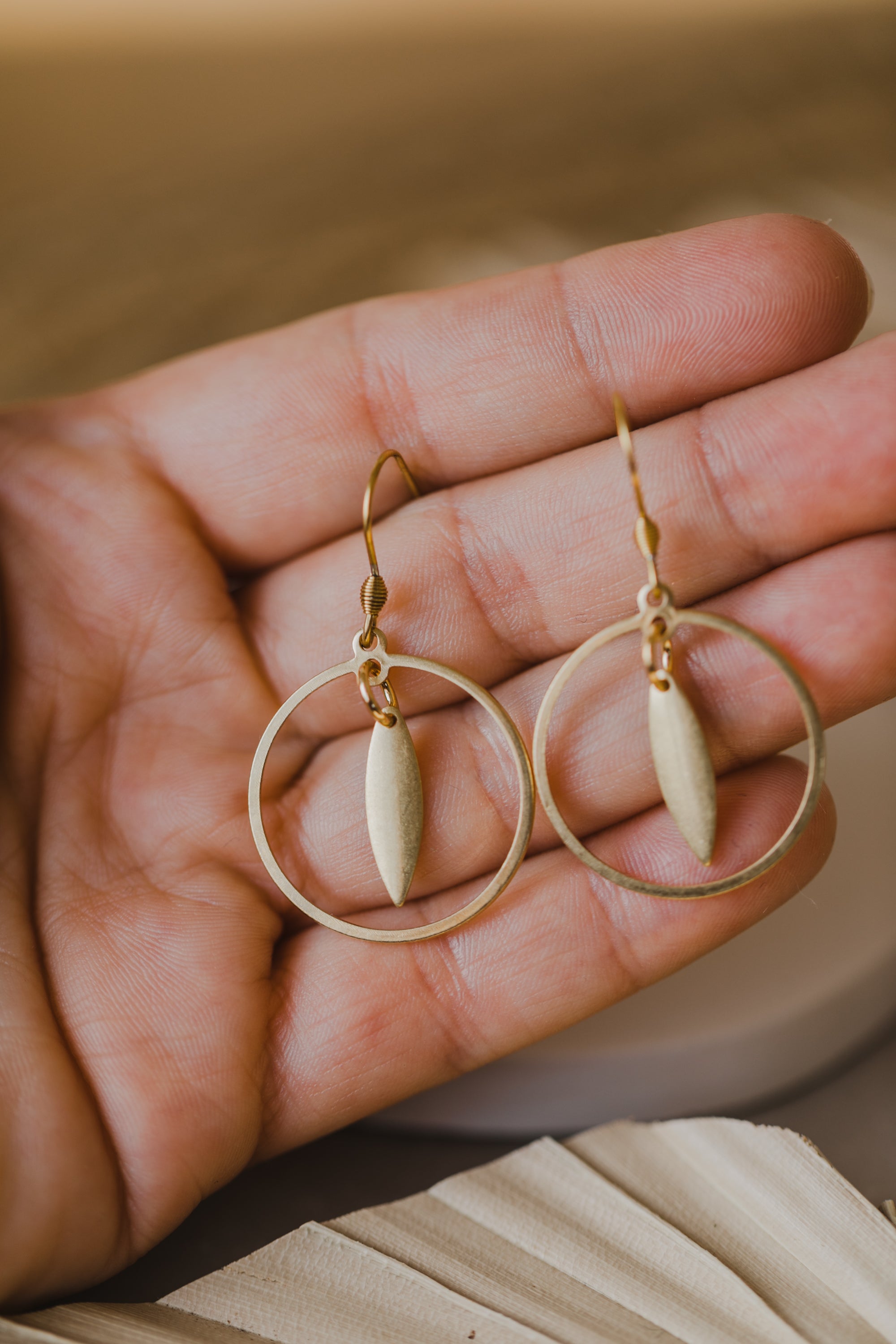 ROYA - leichte runde Ohrringe aus Messing