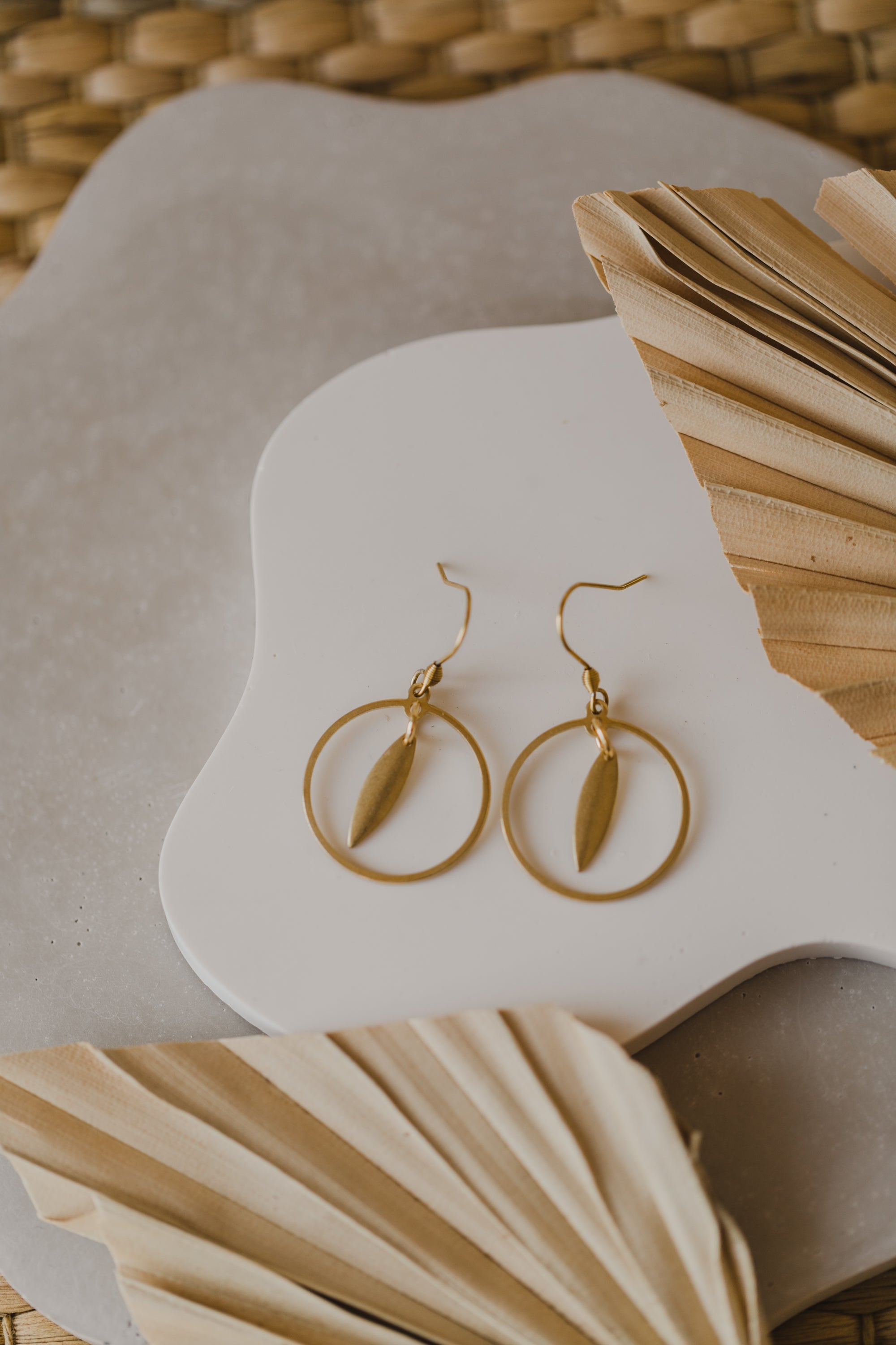 ROYA - leichte runde Ohrringe aus Messing