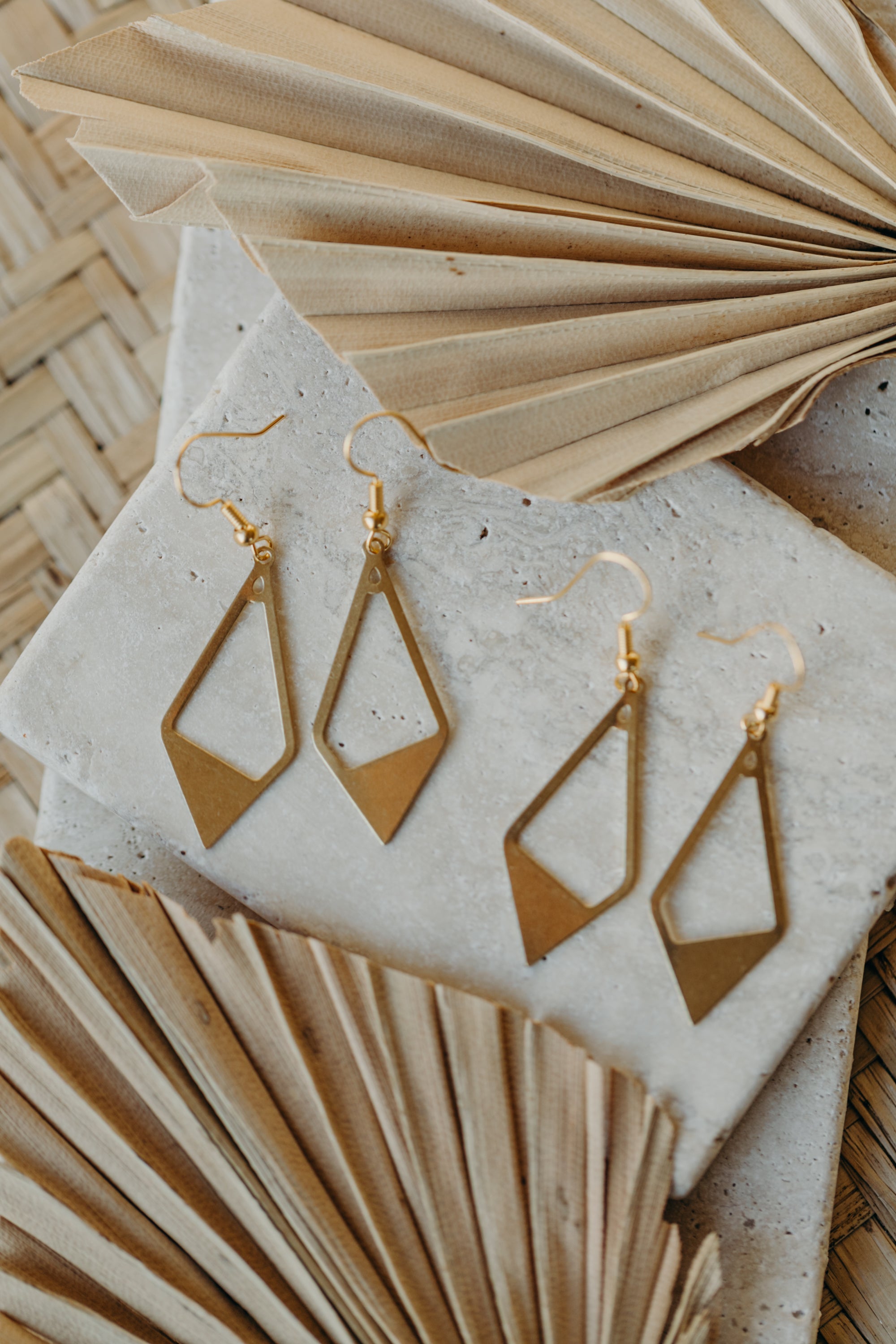 SYA - goldene Messing Ohrringe in Rauteform