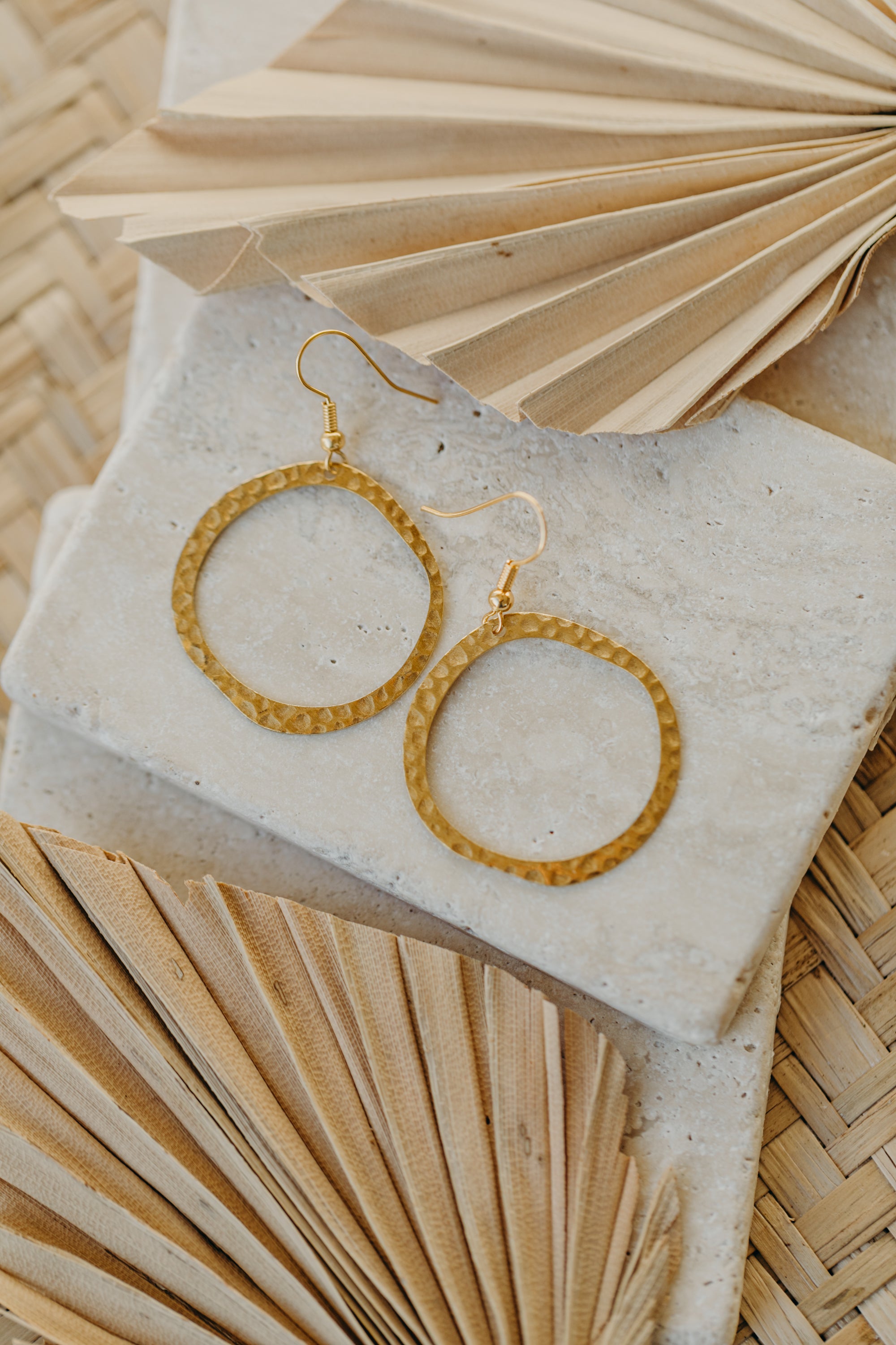 EDDA - ovale gemusterte Messing Ohrringe