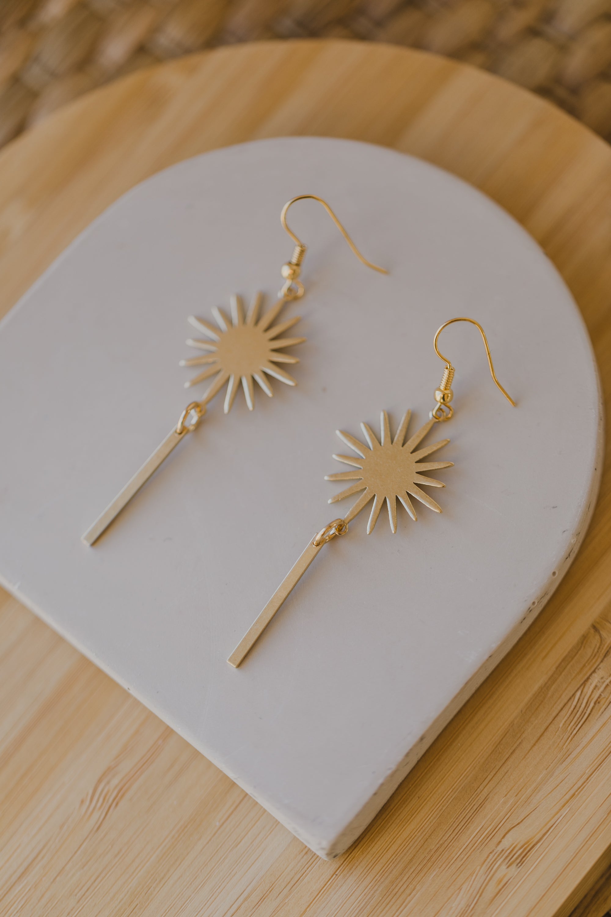 NELLY - große Messing Ohrringe mit Sonnen-Anhänger