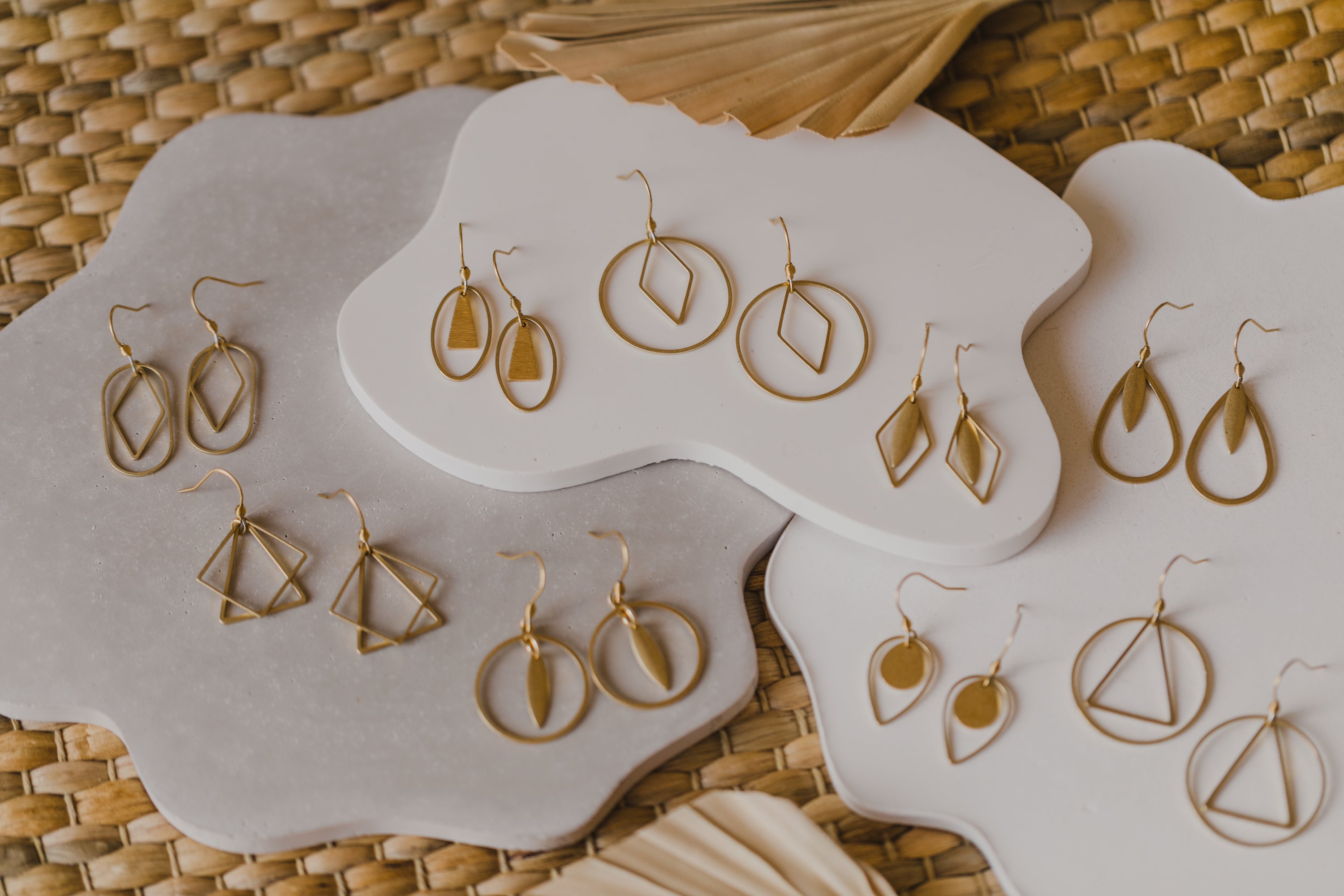 ROYA - leichte runde Ohrringe aus Messing