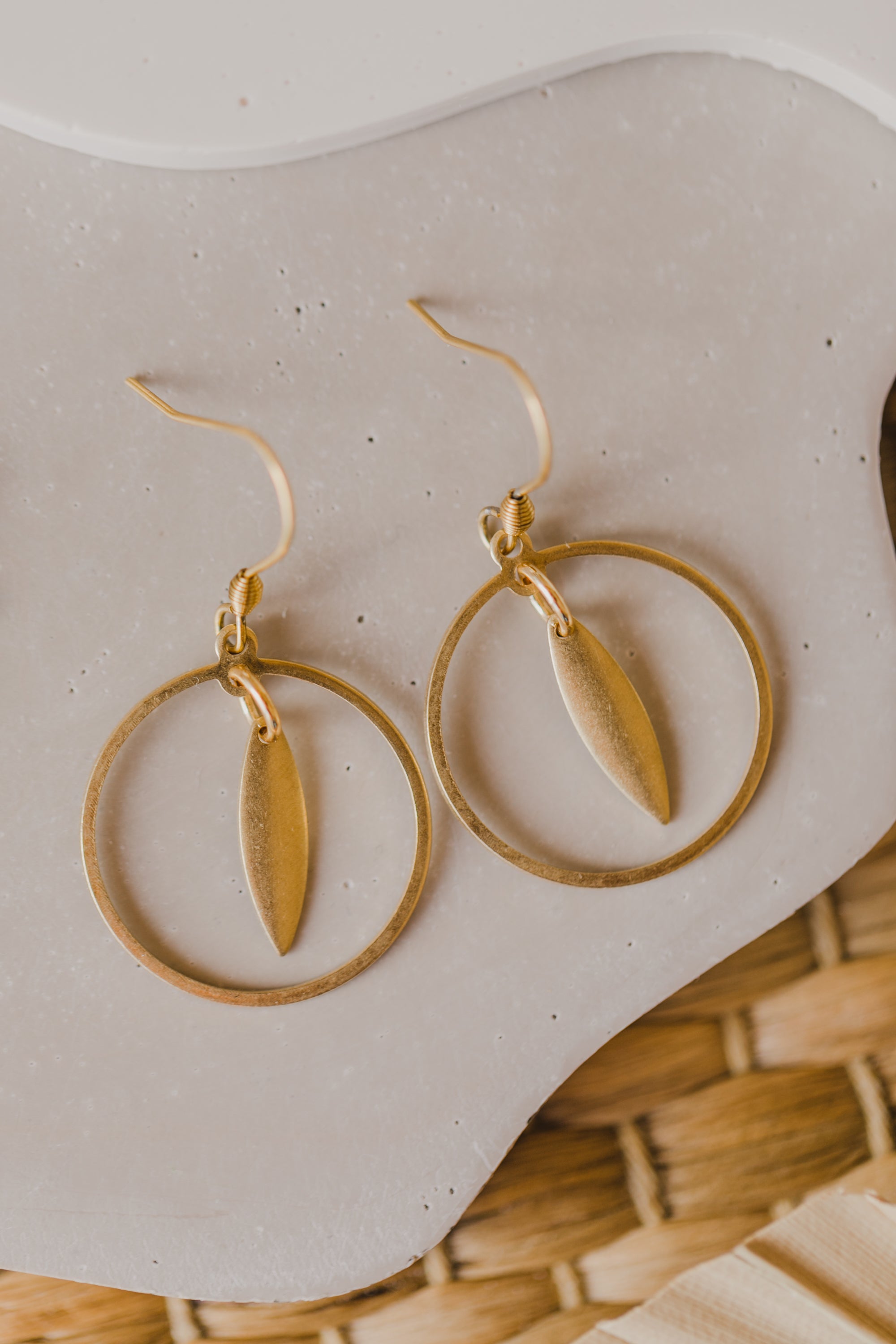 ROYA - leichte runde Ohrringe aus Messing