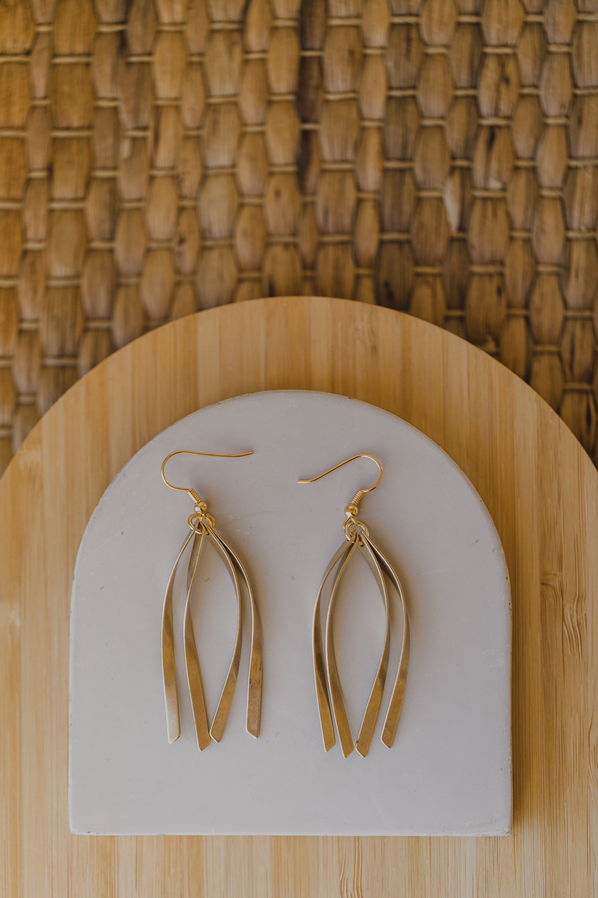 WILEY - leichte gedrehte Ohrringe aus Messing