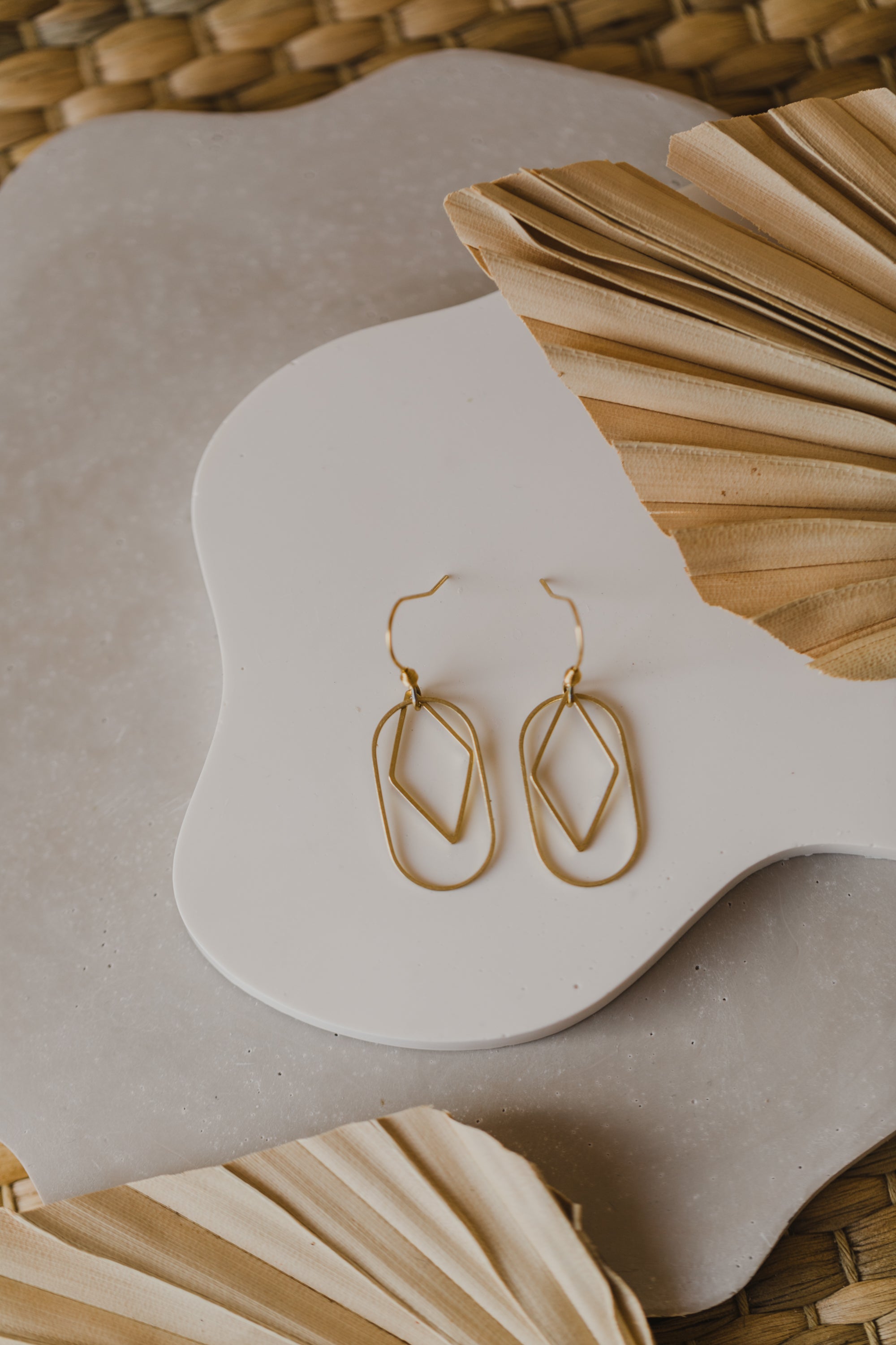 HEDA - leichte ovale Ohrringe aus Messing