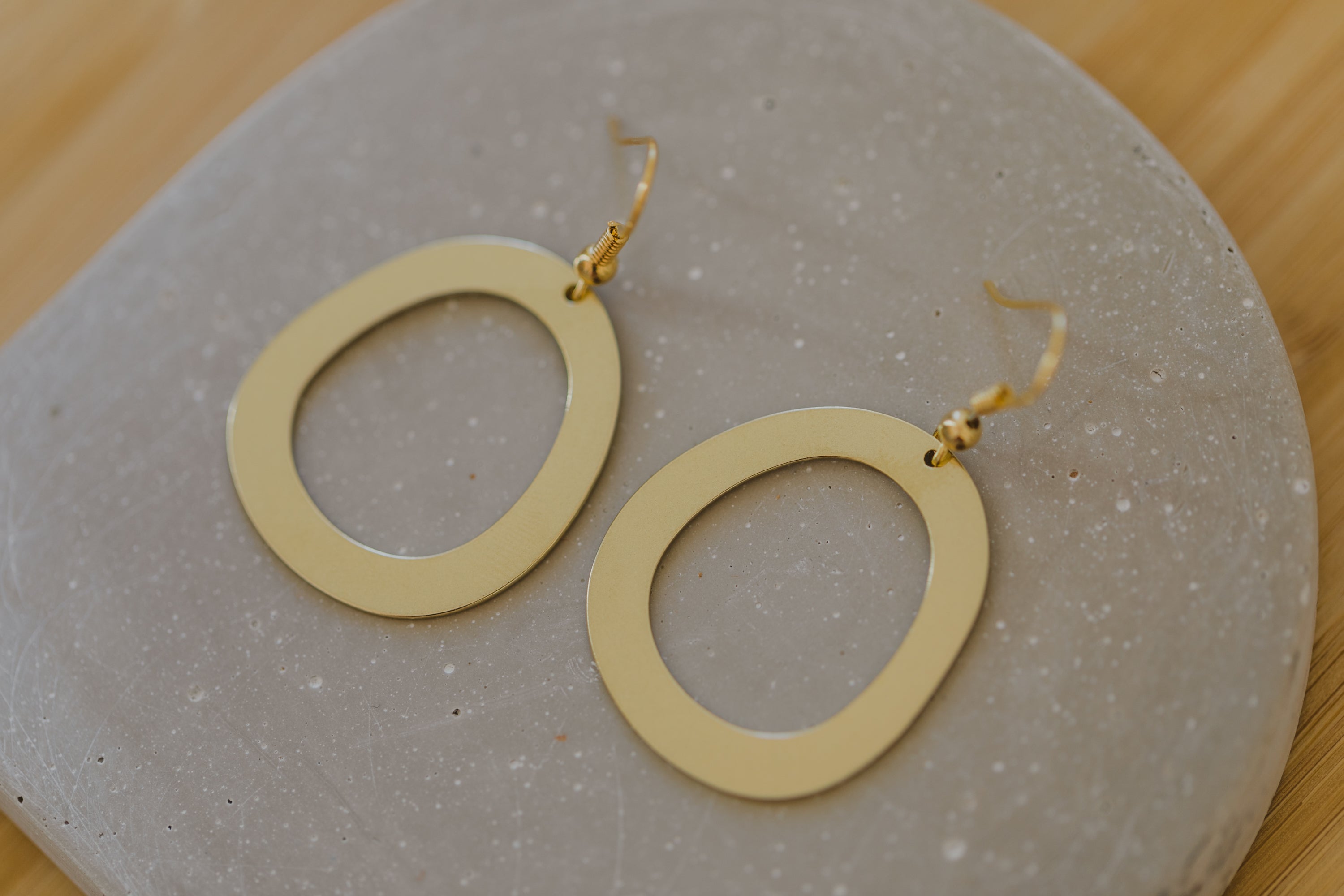 Messing Ohrringe oval mit Aussparung