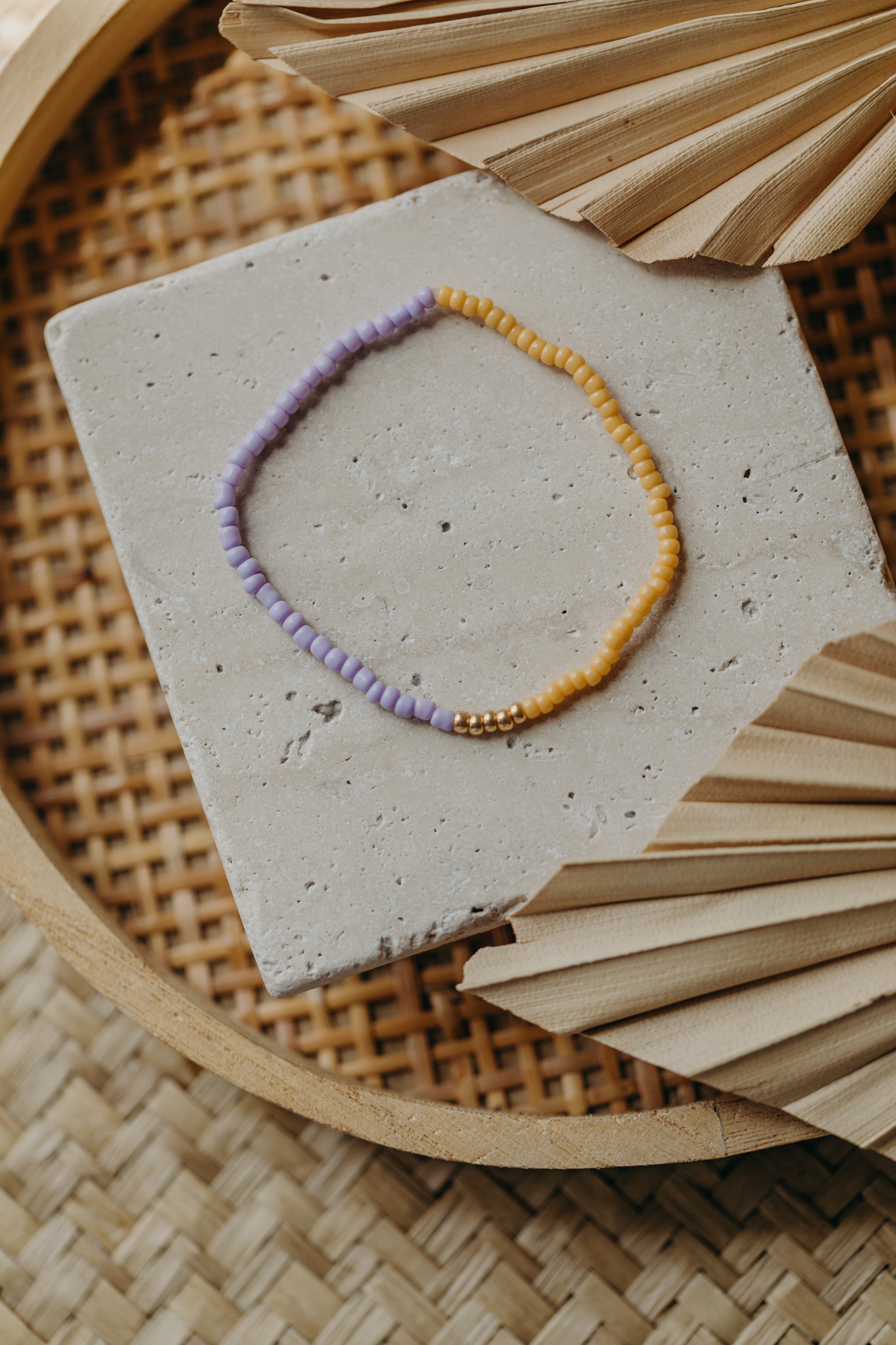 two-tone glass bead bracelet blue & cream