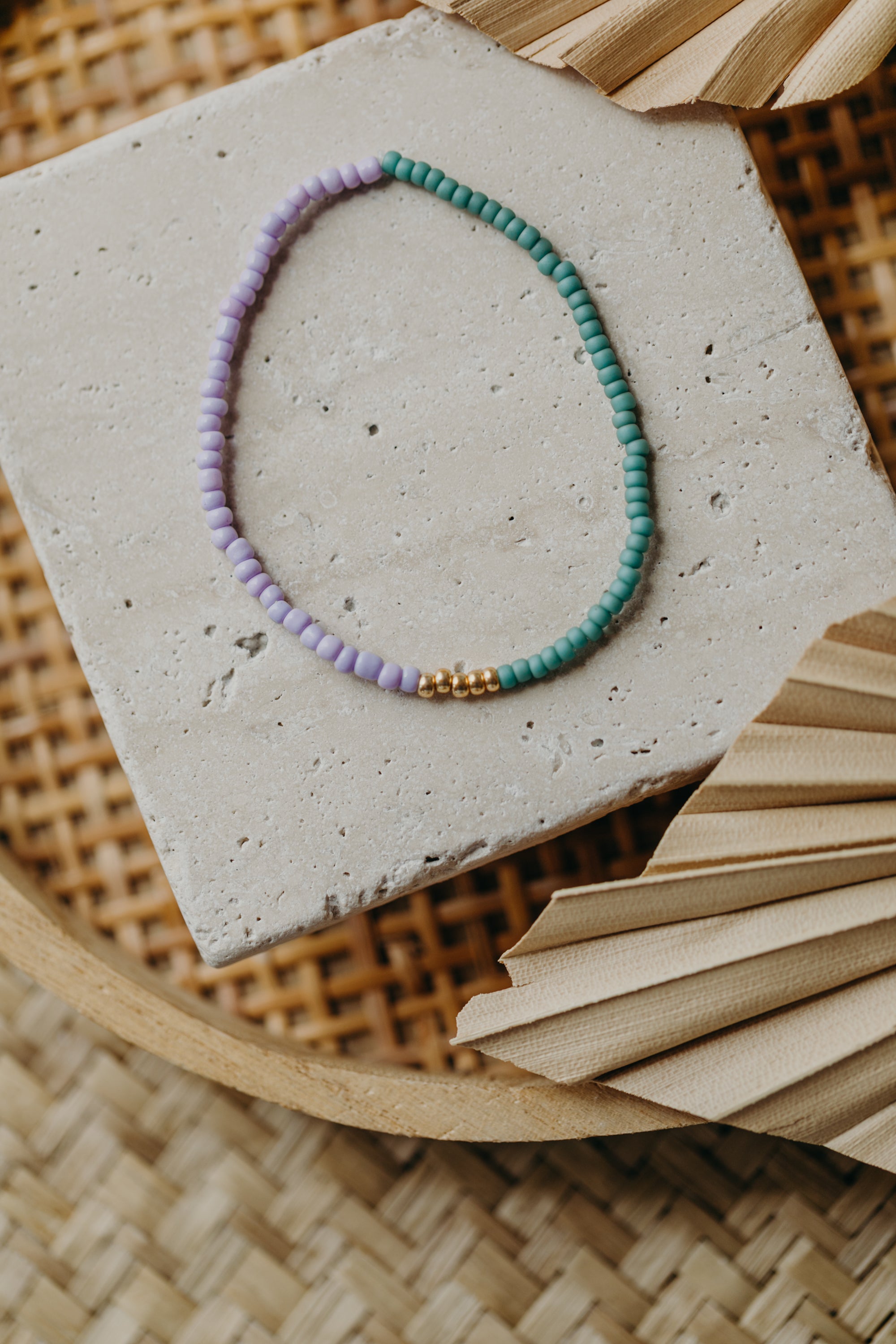 two-tone glass bead bracelet blue & cream