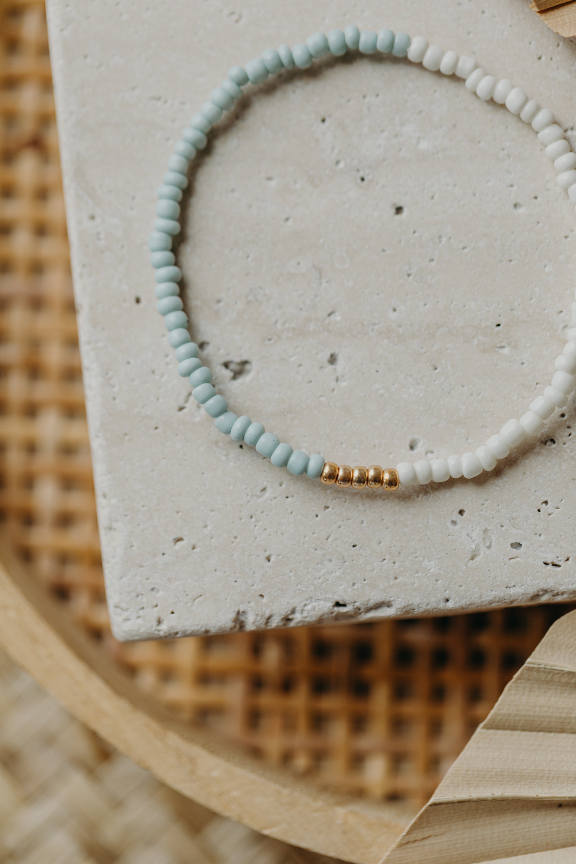 two-tone glass bead bracelet blue & cream