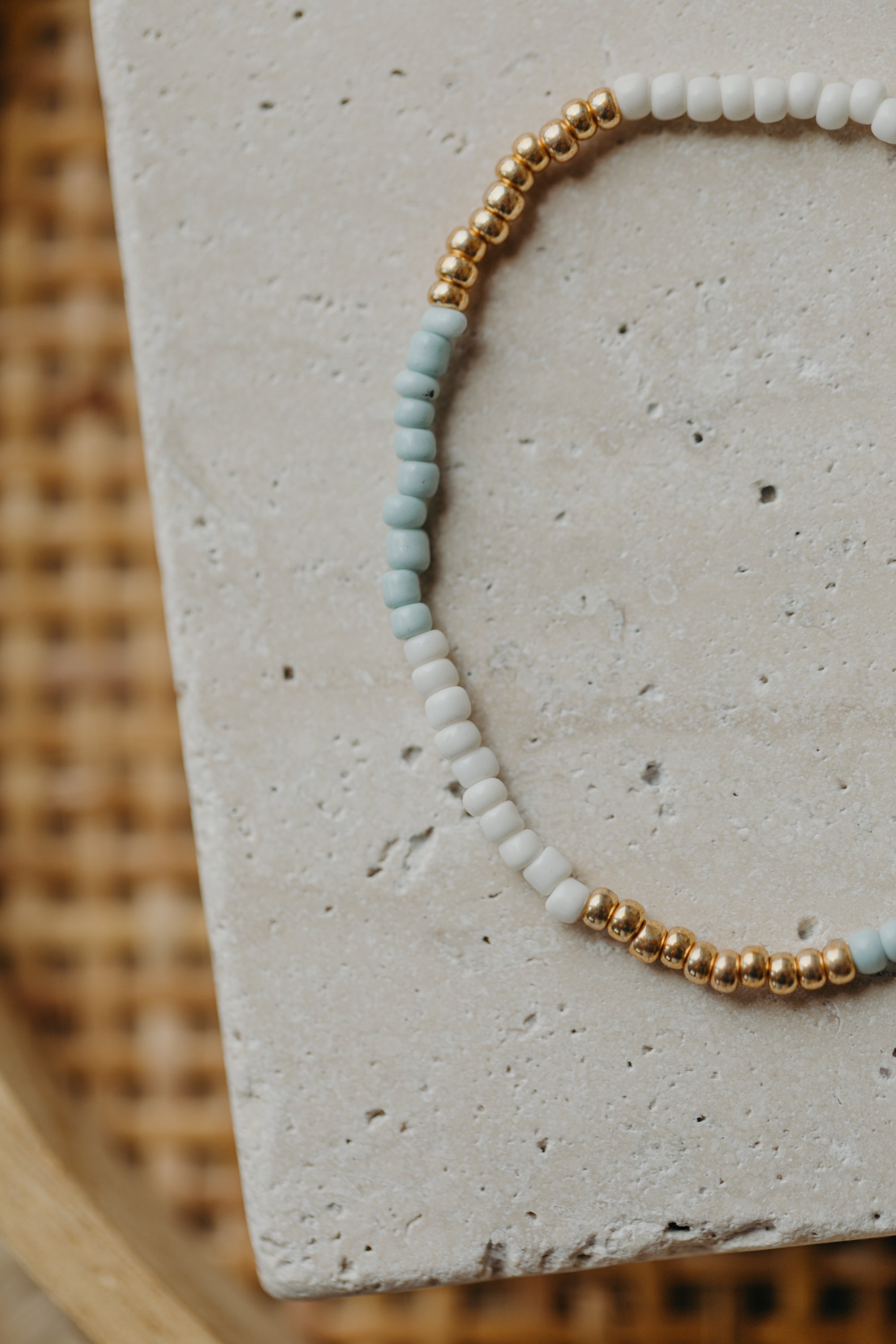 two-tone glass bead bracelet blue & cream