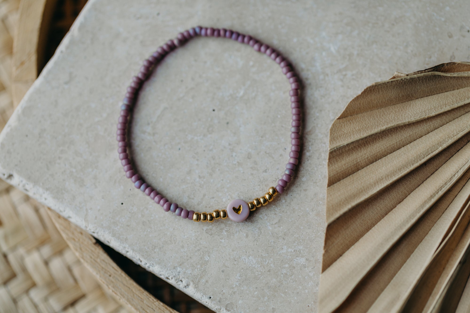Herz Perlenarmband in flieder