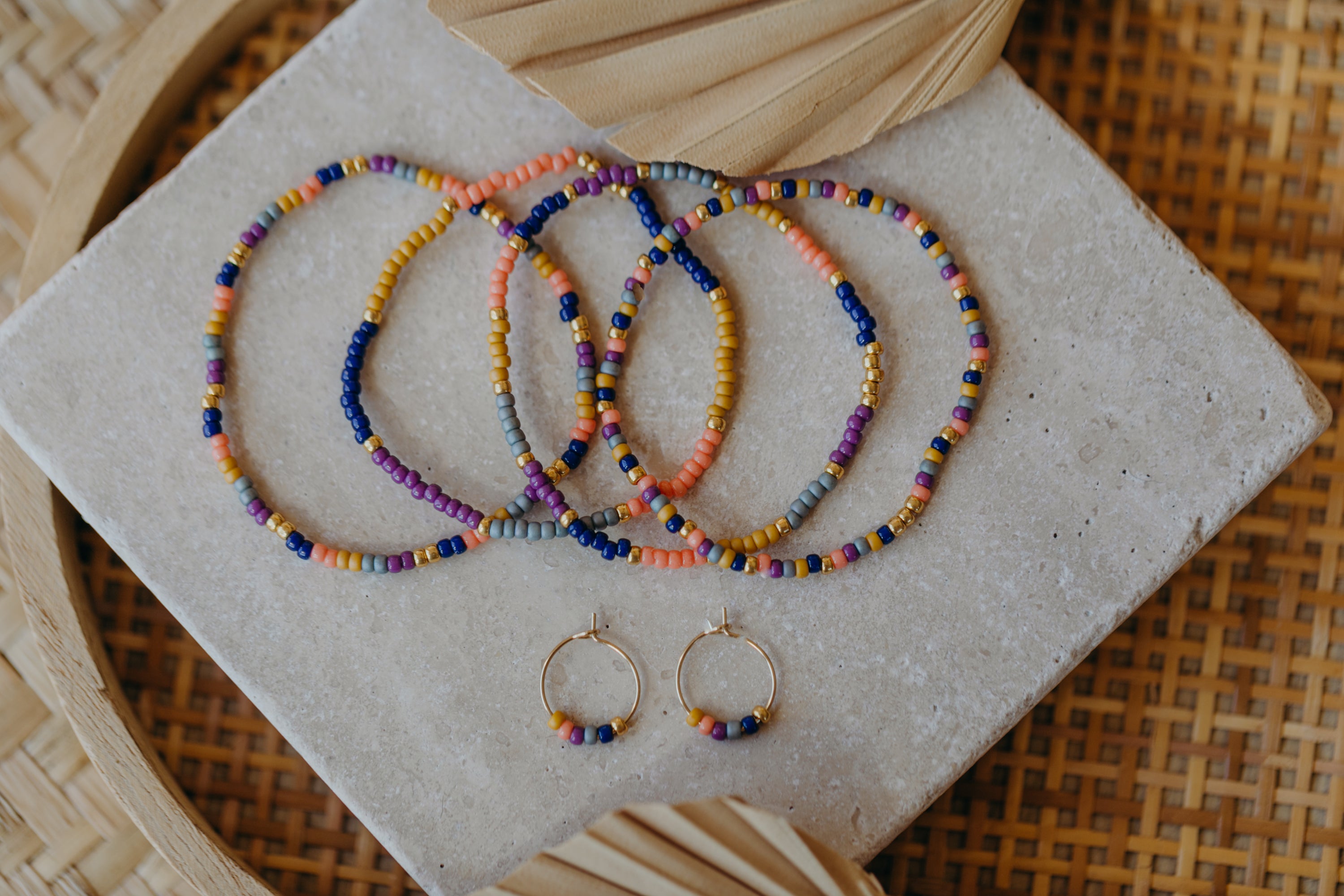 BARCELONA - filigrane Creolen mit bunten Perlen