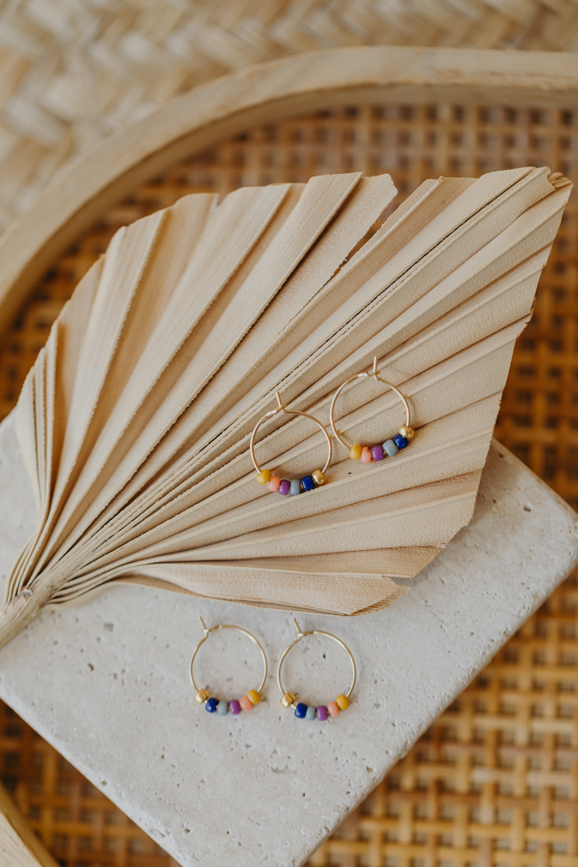 BARCELONA - filigrane Creolen mit bunten Perlen