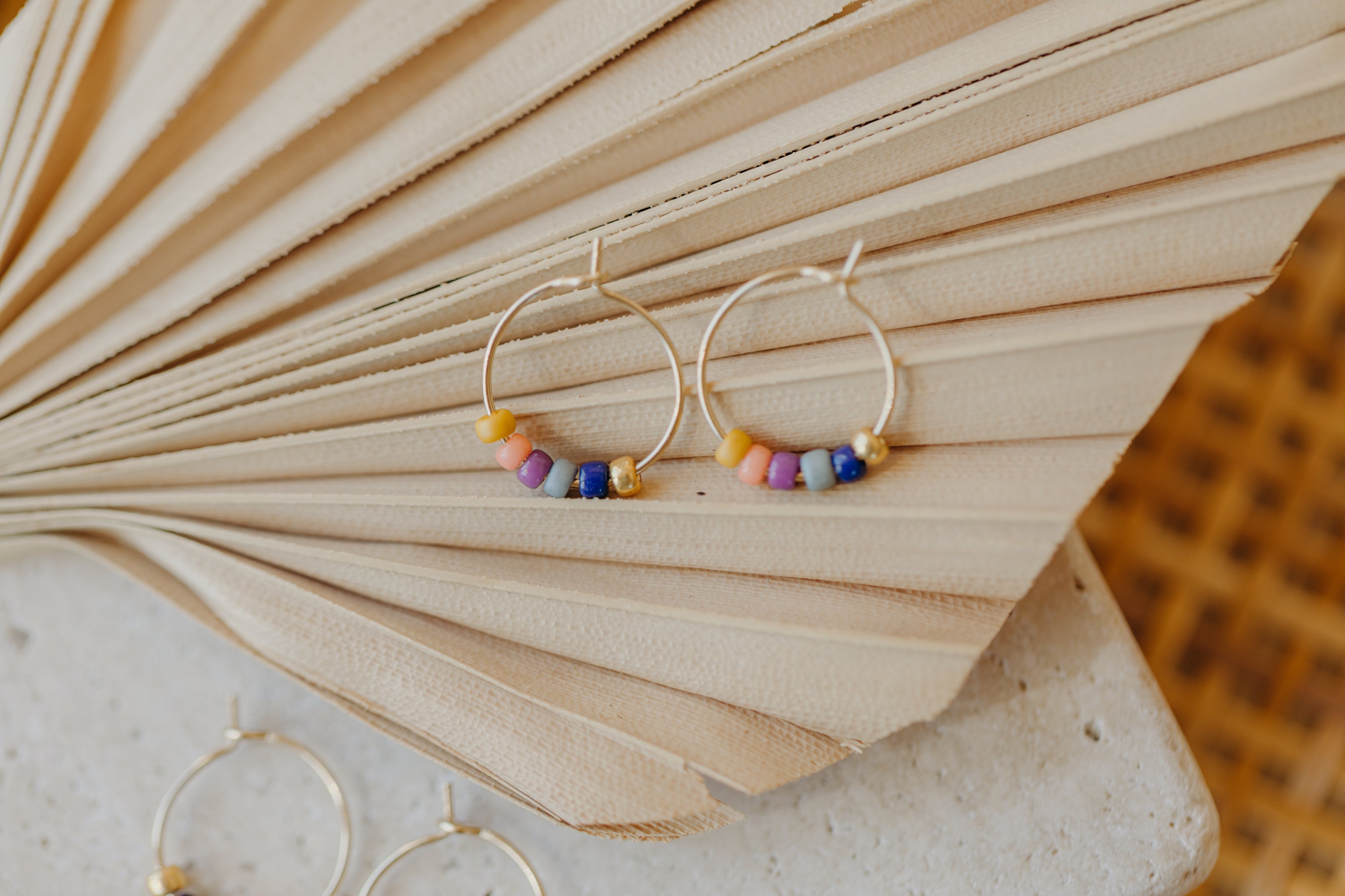 BARCELONA - filigrane Creolen mit bunten Perlen