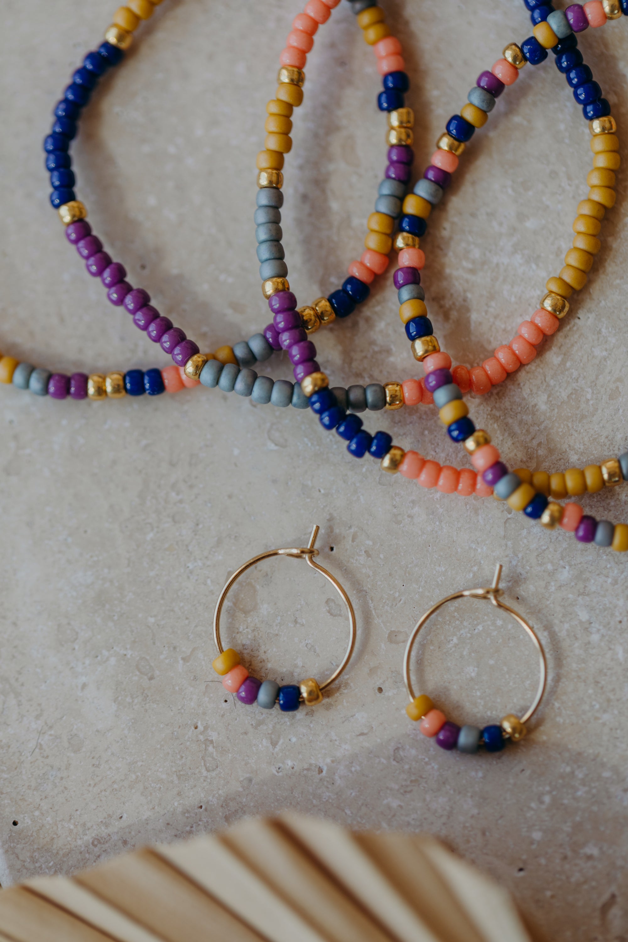 BARCELONA - filigrane Creolen mit bunten Perlen