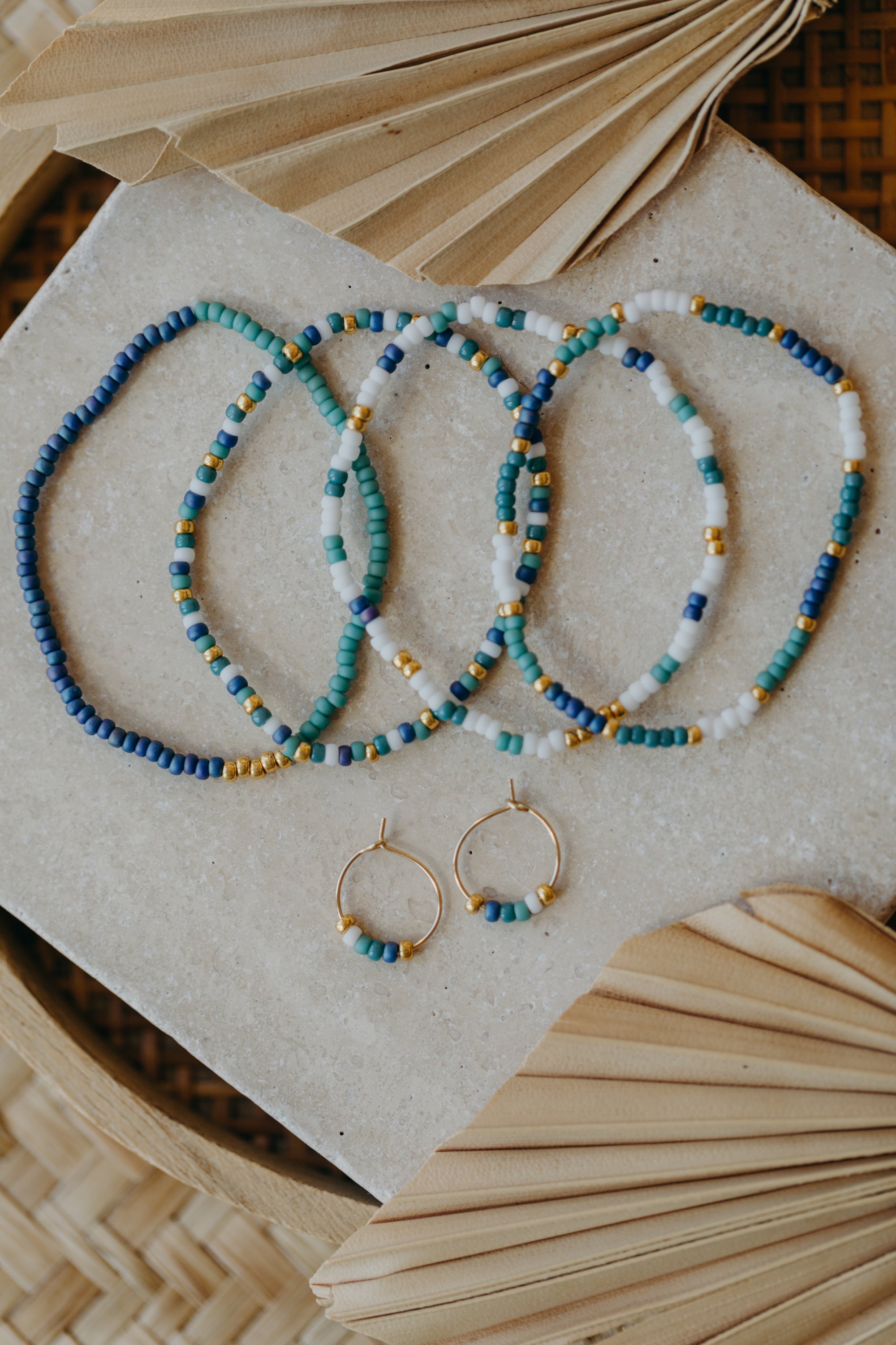 FUERTEVENTURA - filigrane Creolen mit bunten Perlen