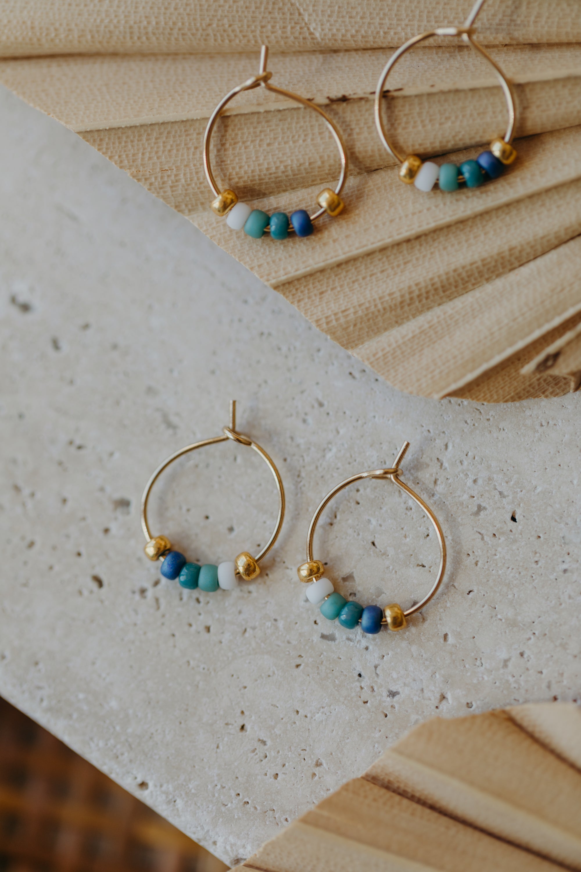 FUERTEVENTURA - filigrane Creolen mit bunten Perlen