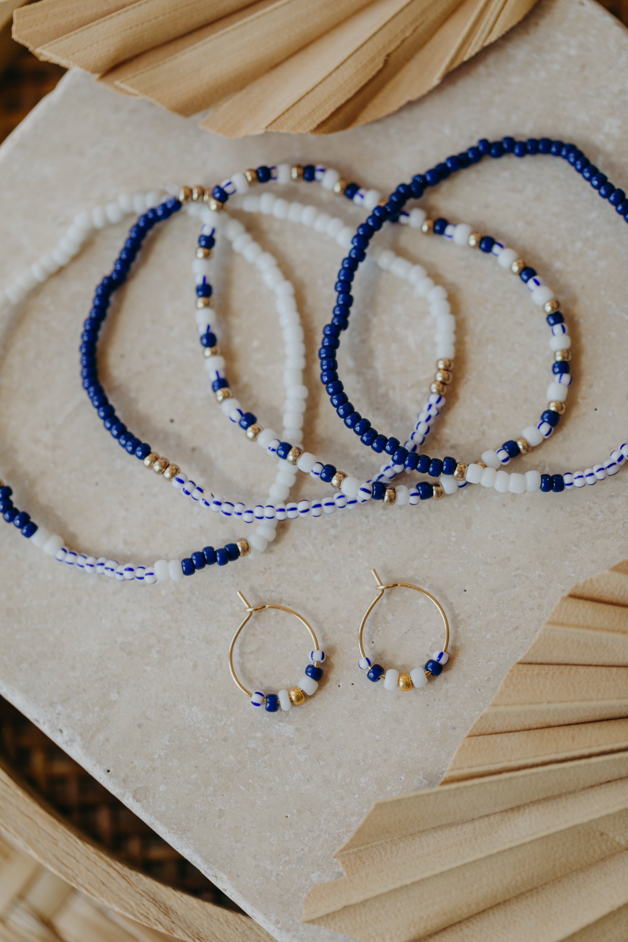 KORFU - filigrane Creolen mit bunten Perlen