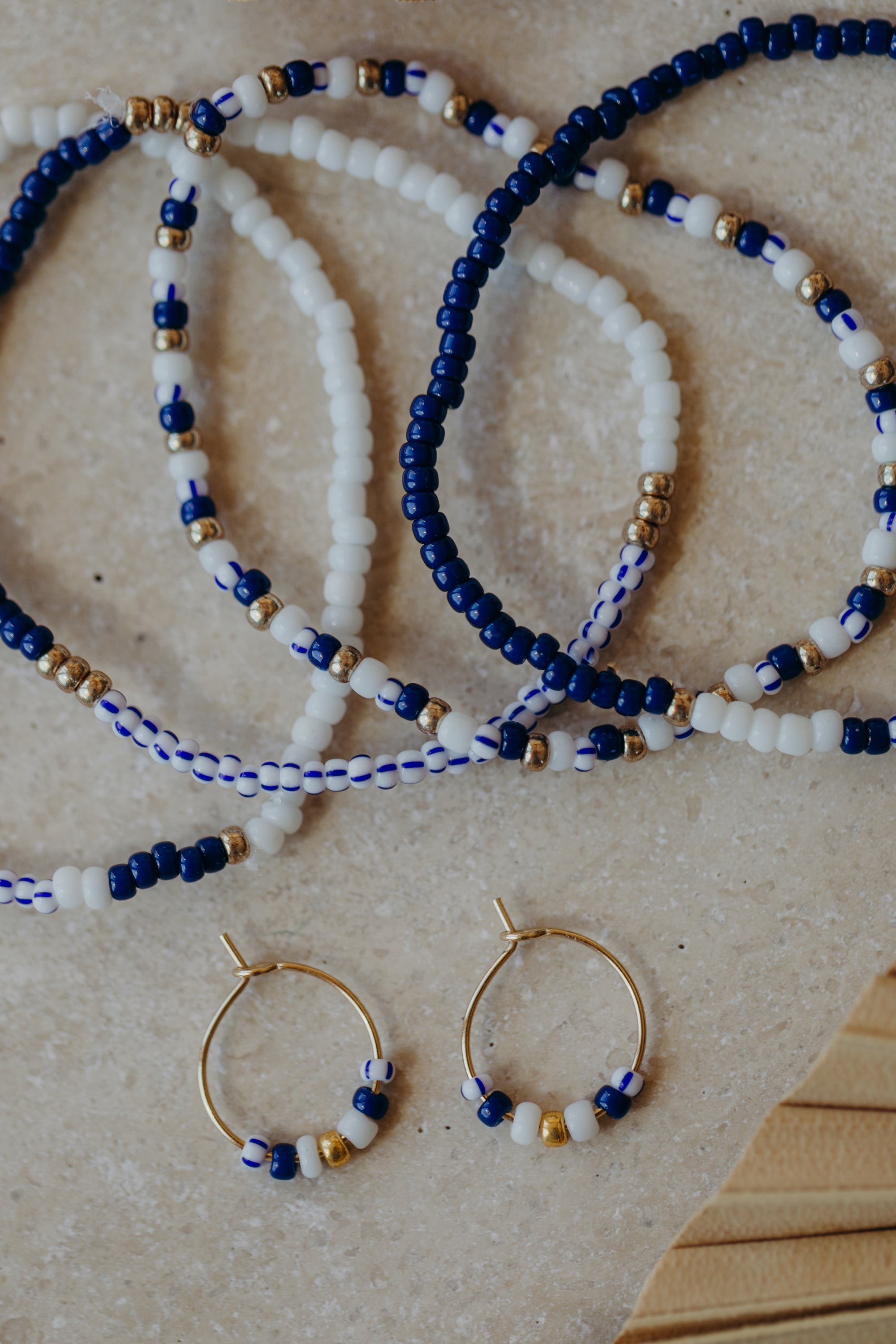 KORFU - filigrane Creolen mit bunten Perlen