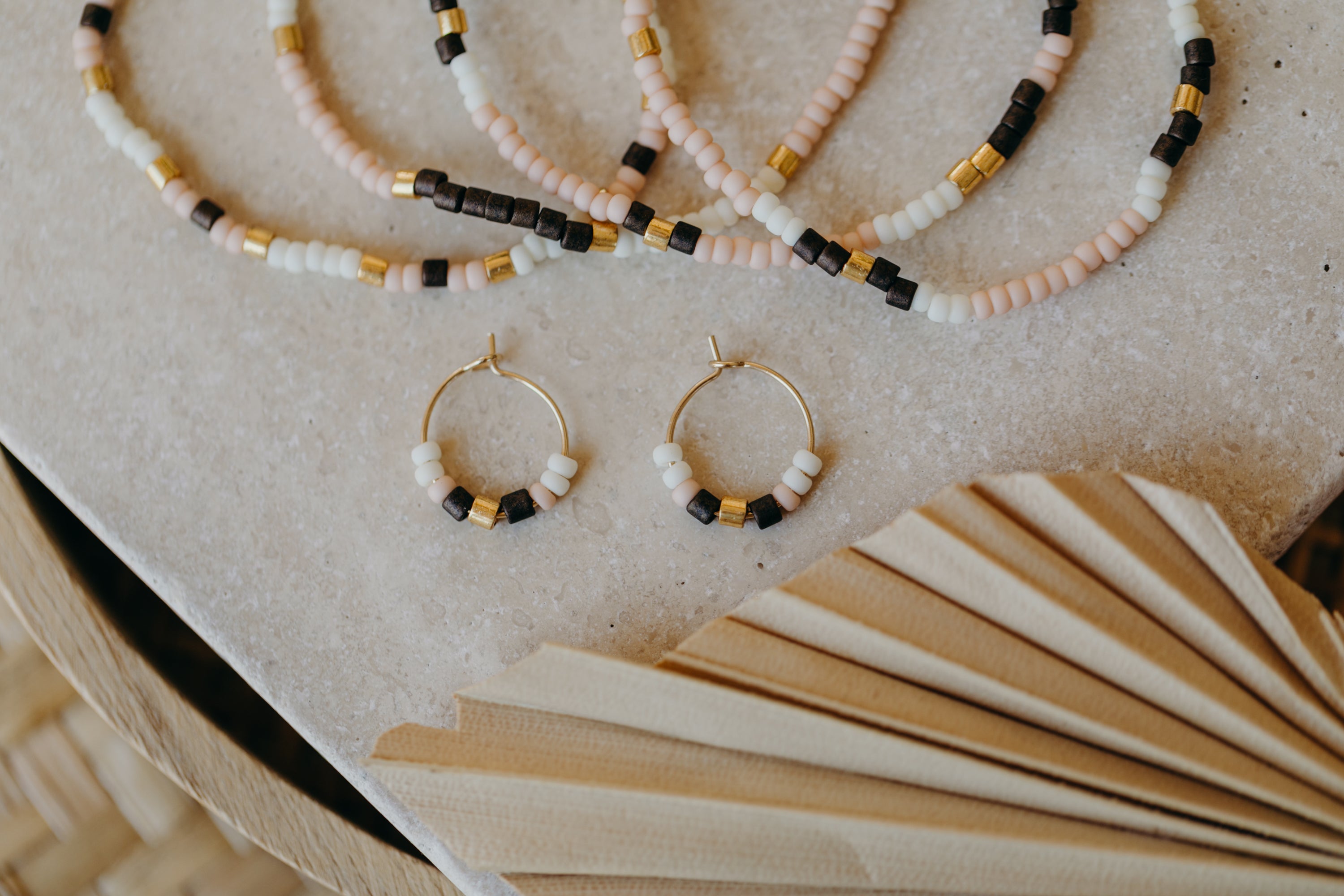 KRETA - filigrane Creolen mit bunten Perlen