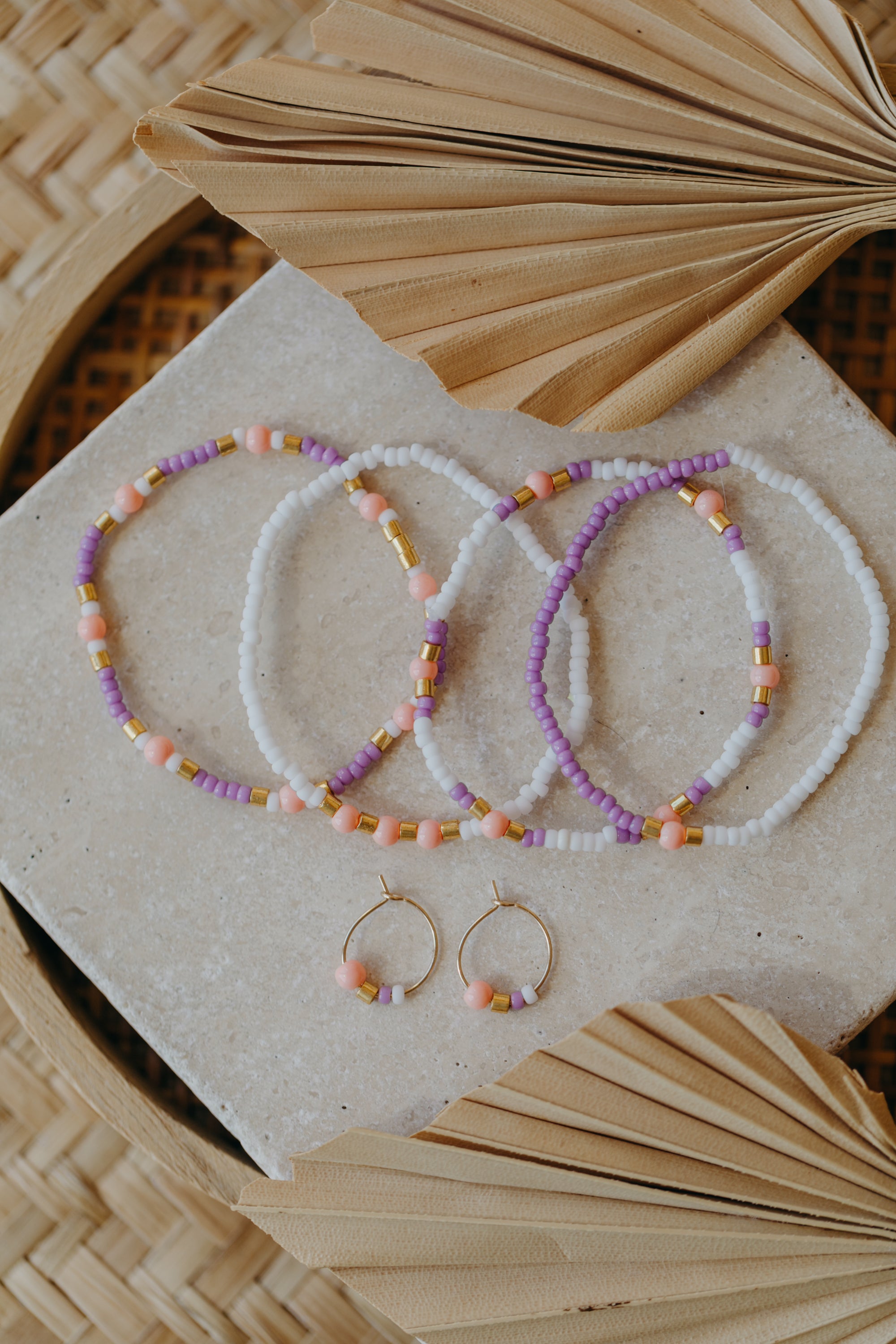 SAINT TROPEZ - filigrane Creolen mit bunten Perlen