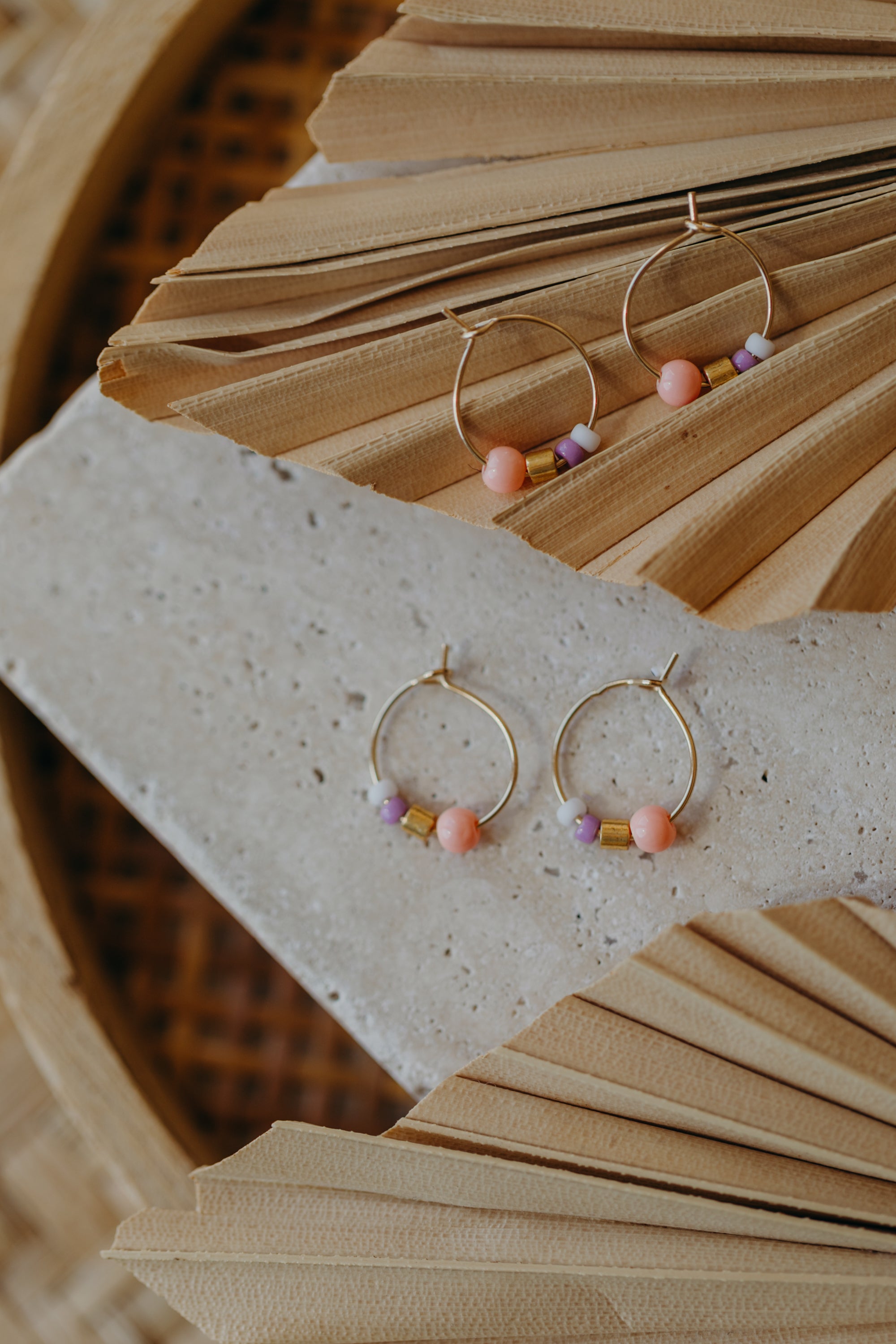 SAINT TROPEZ - filigrane Creolen mit bunten Perlen