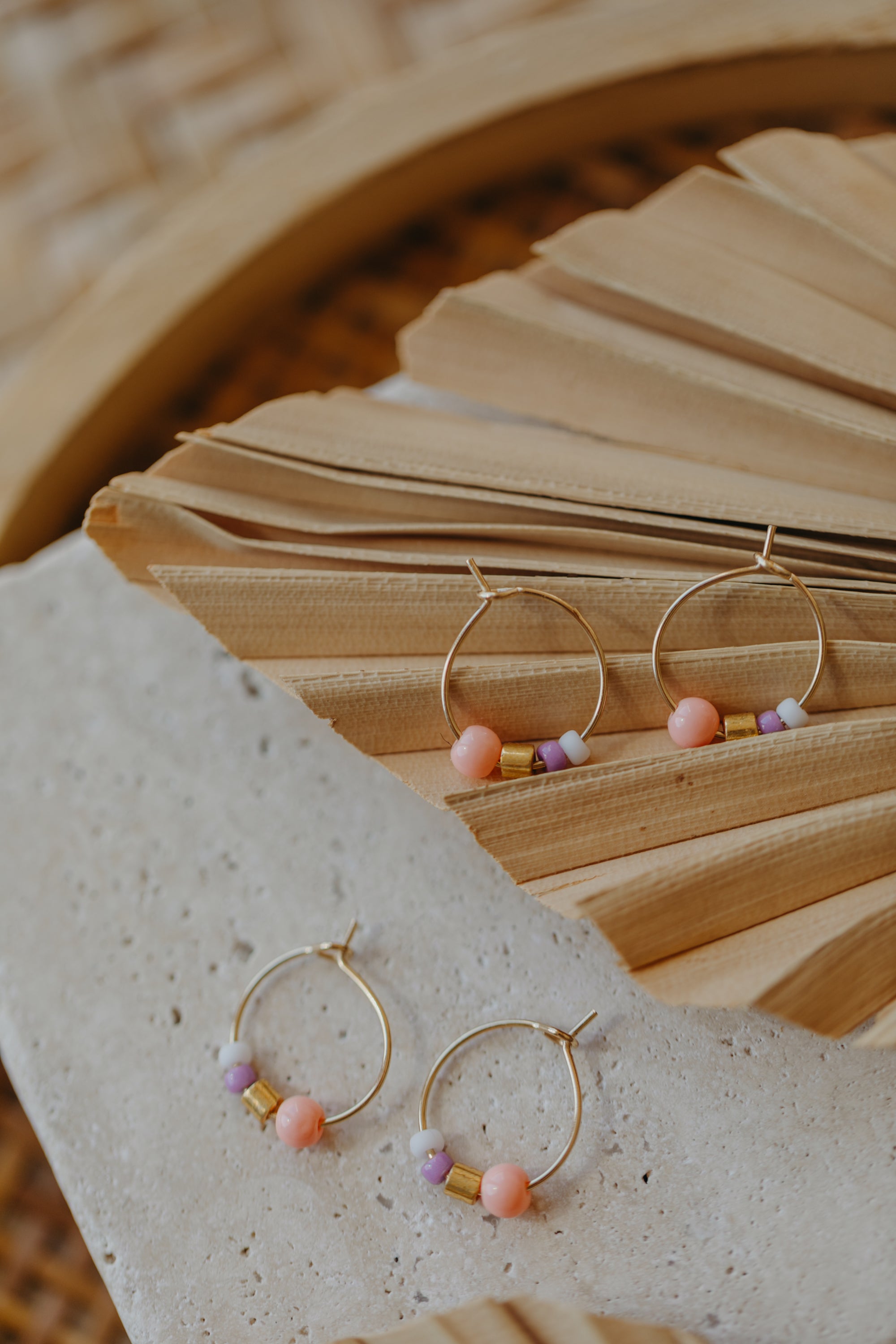 SAINT TROPEZ - filigrane Creolen mit bunten Perlen