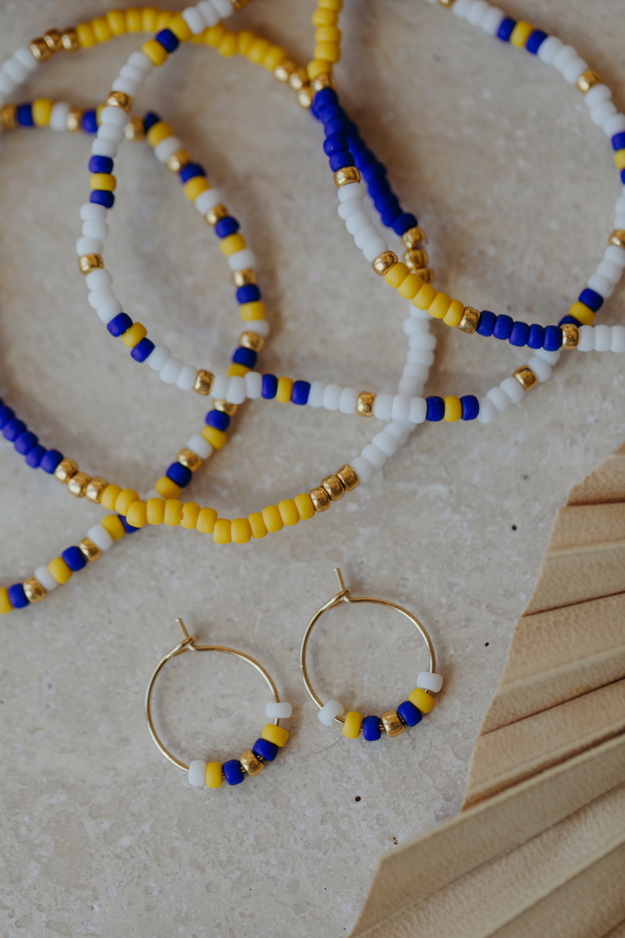 STOCKHOLM - filigrane Creolen mit bunten Perlen