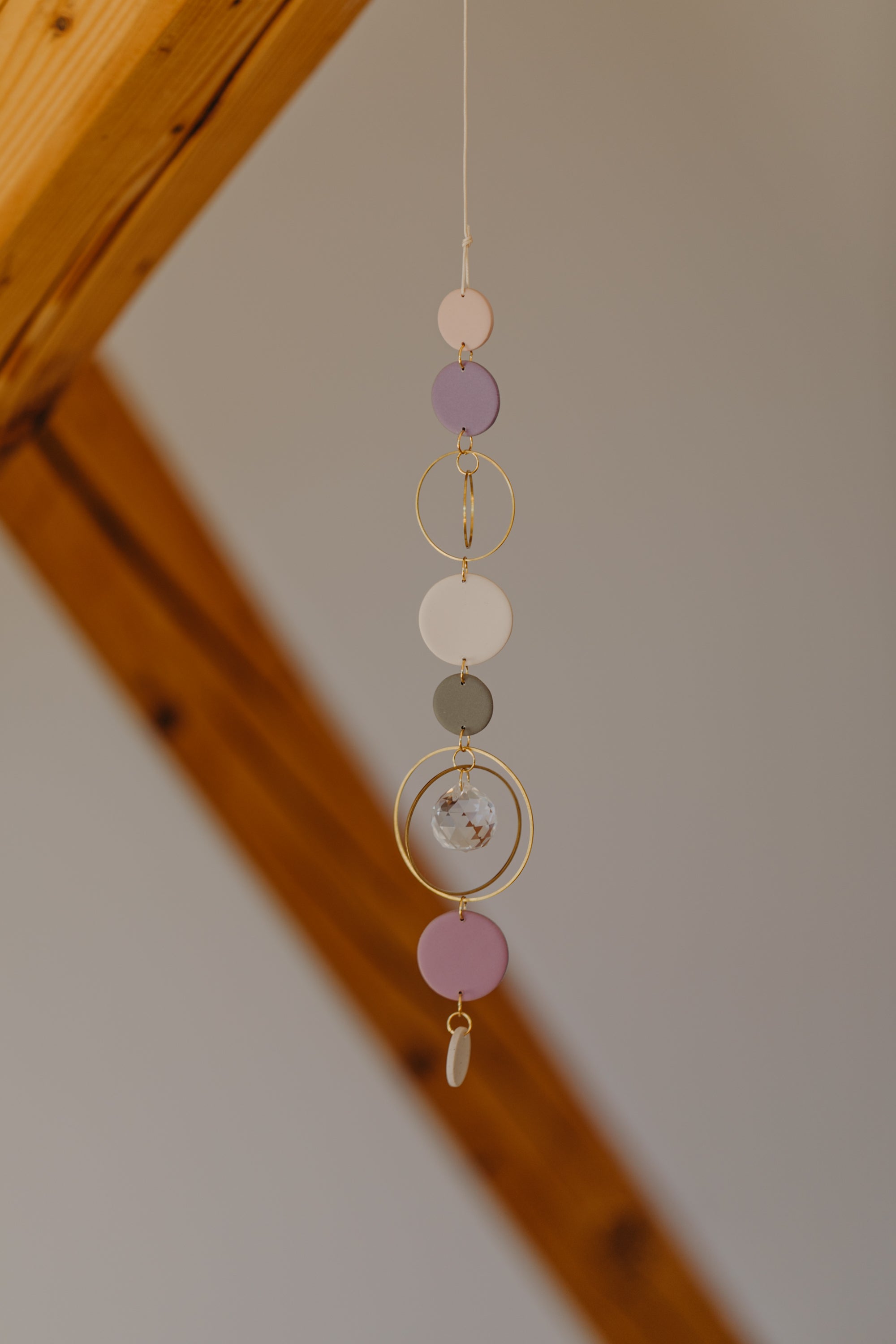 Sonnenfänger 006 mit Punkten in Rosa, Lila, Vanille und Kalk