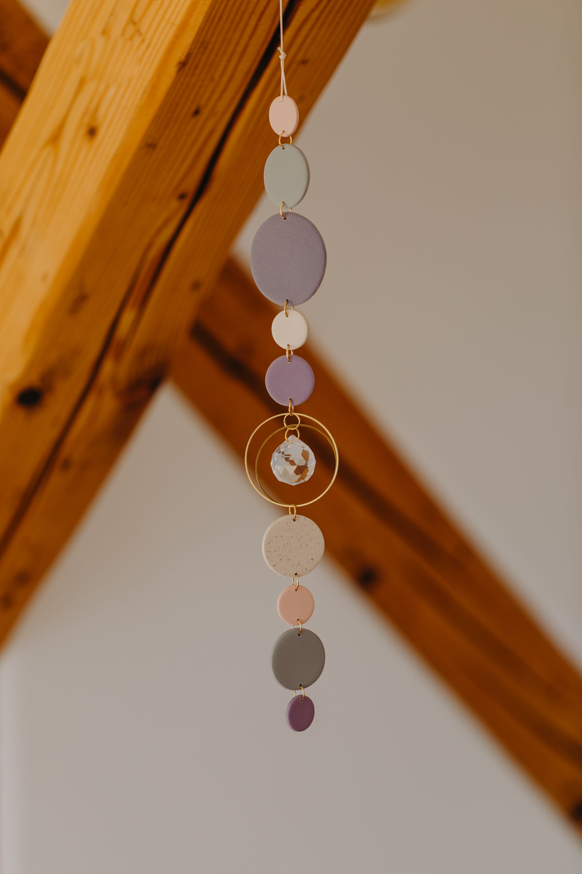 Sonnenfänger 003 mit Punkten in rosa, mint, lila und kalk