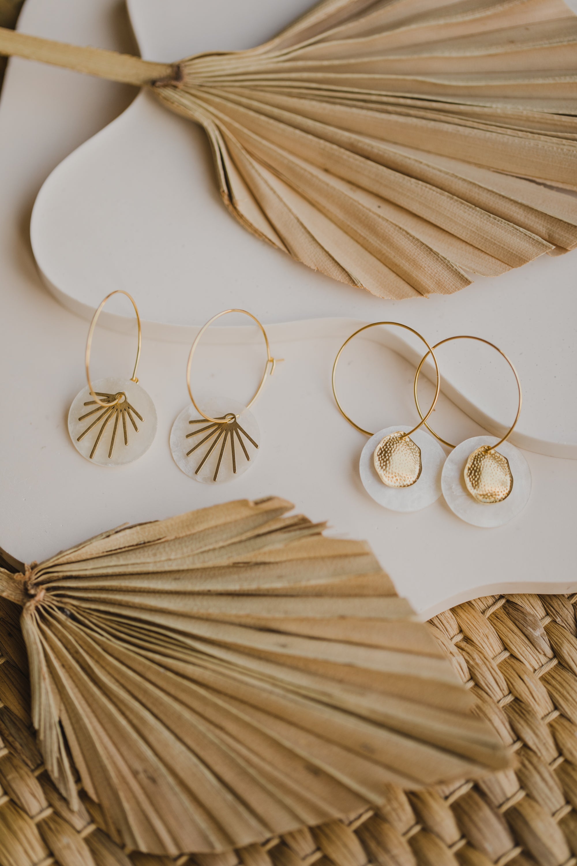 OLEA - filigree creole made of titanium with shell plate and brass pendant