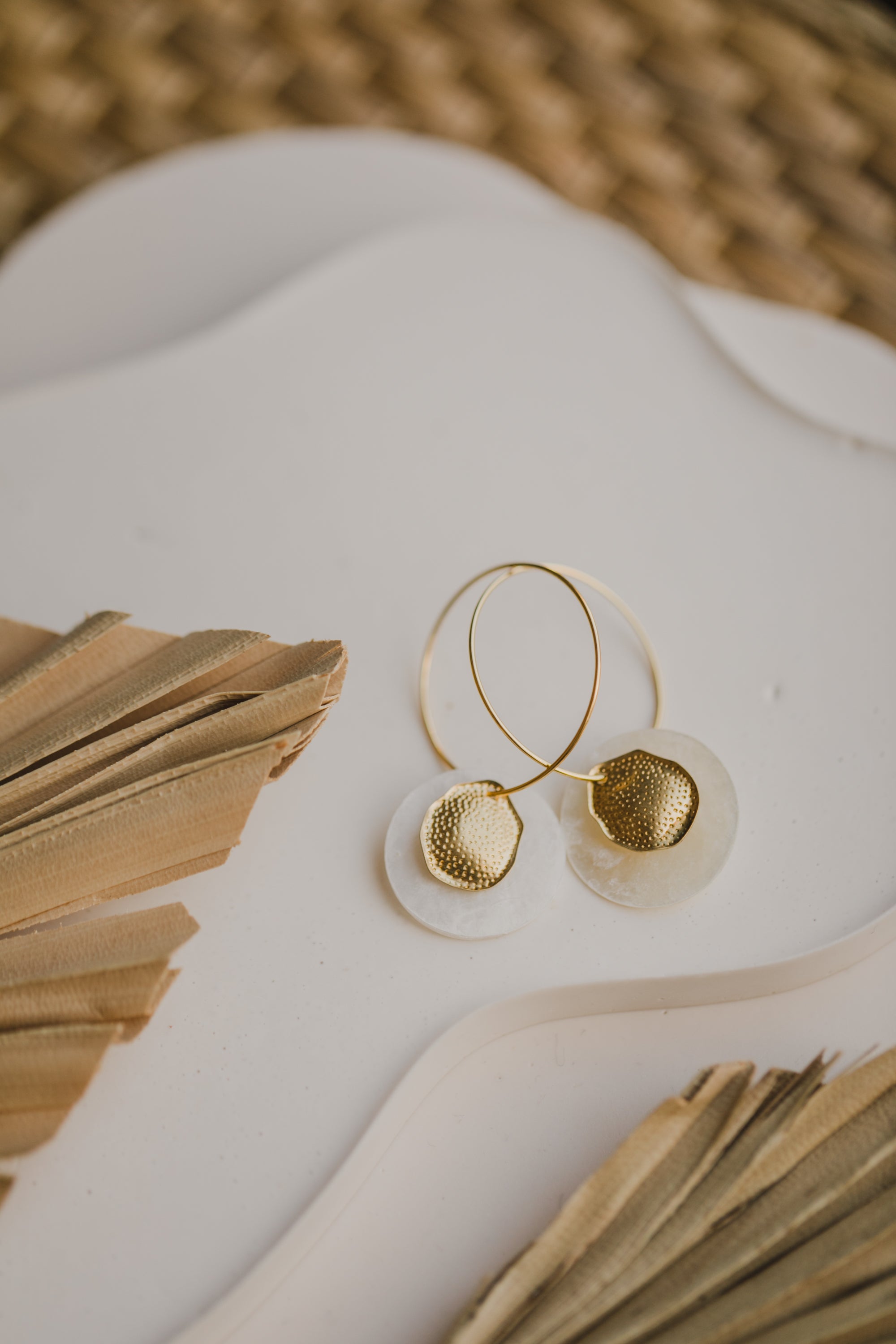 OLEA - filigree creole made of titanium with shell plate and brass pendant