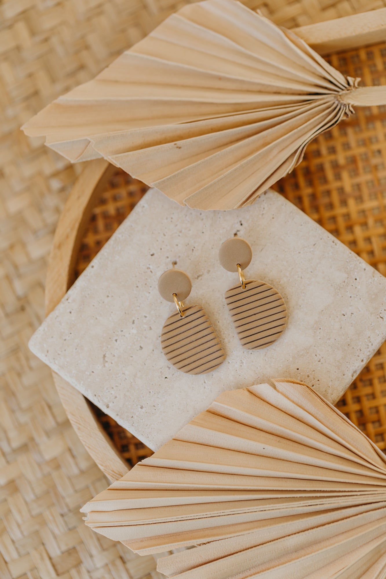 NAELA - striped sand colored earrings