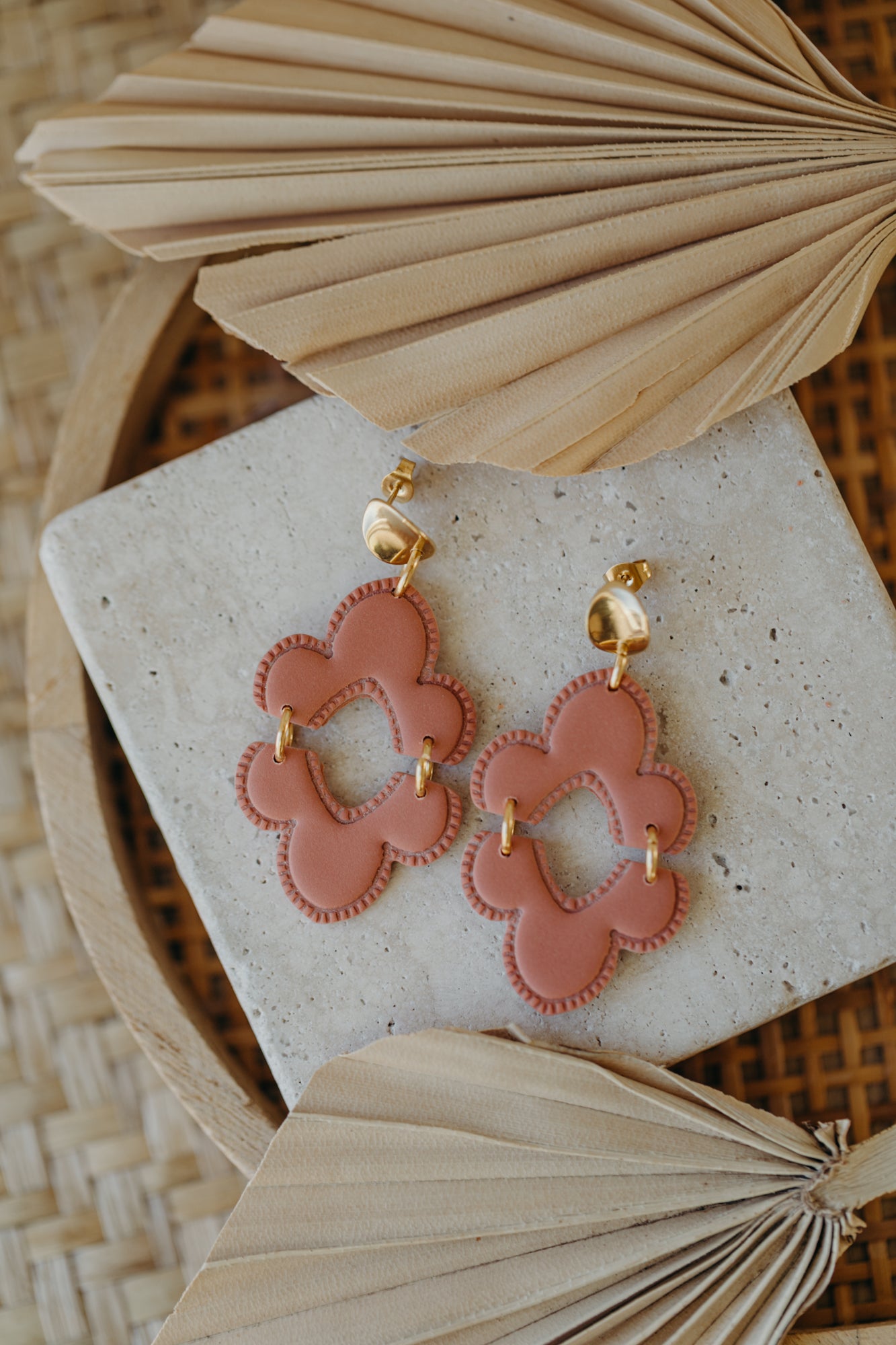 NALEEN - große Boho Ohrringe in hellem Terrakotta