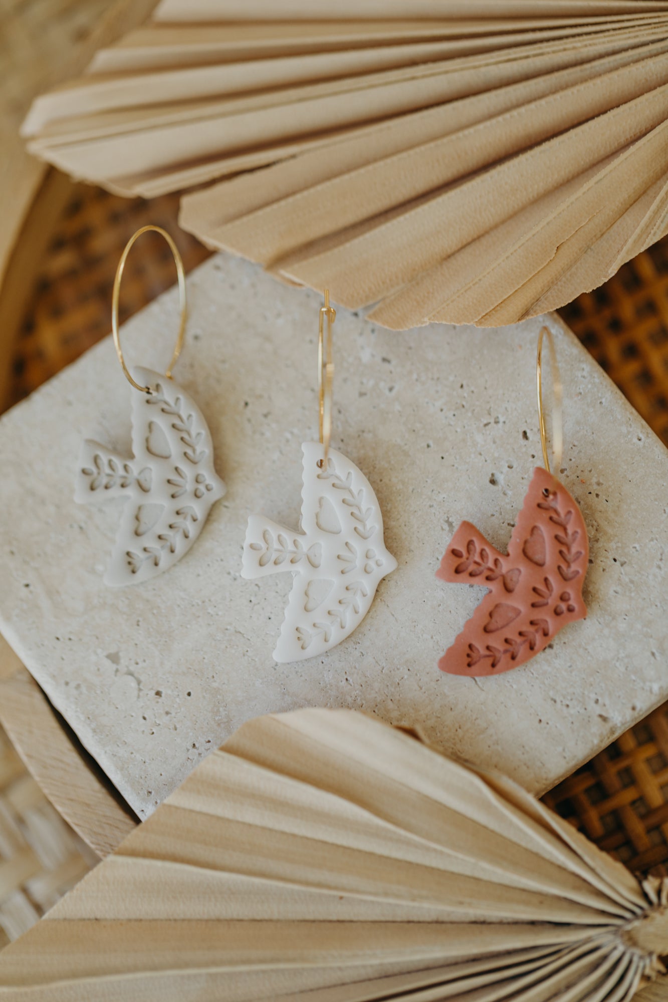 NAYLA - Bird hoop earrings in chalk color